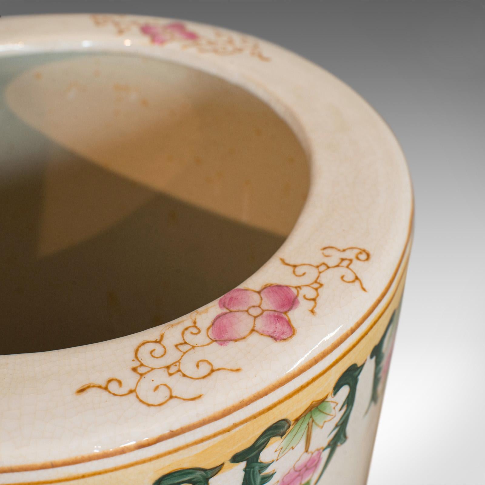 Grand vase décoratif oriental vintage en céramique avec support en forme de bâton, Art Déco en vente 3