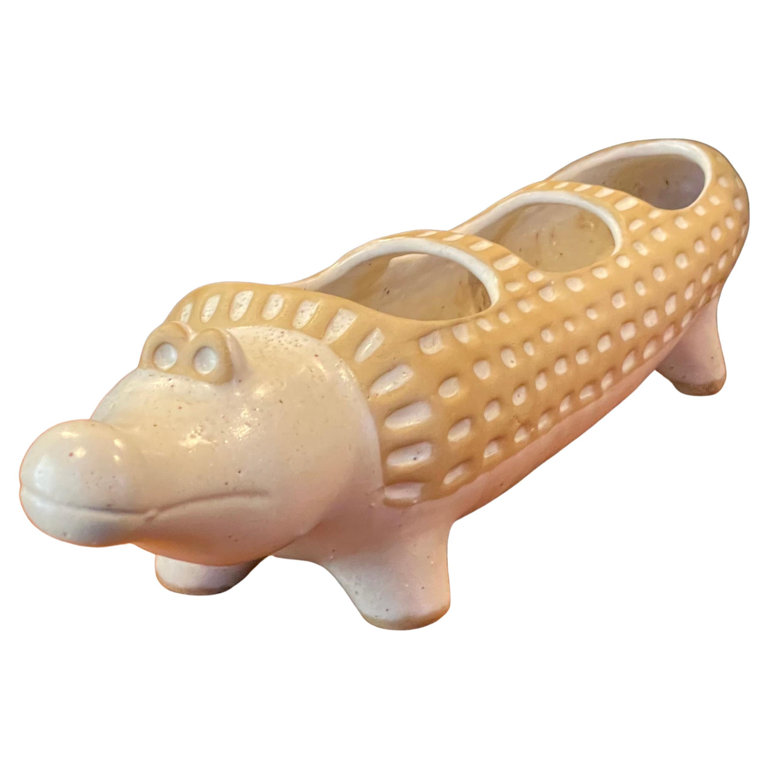 Large vintage stoneware alligator planter by David Stewart, circa 1970s. The piece is in very good vintage condition with no chips or cracks and measures a substantial 18.75