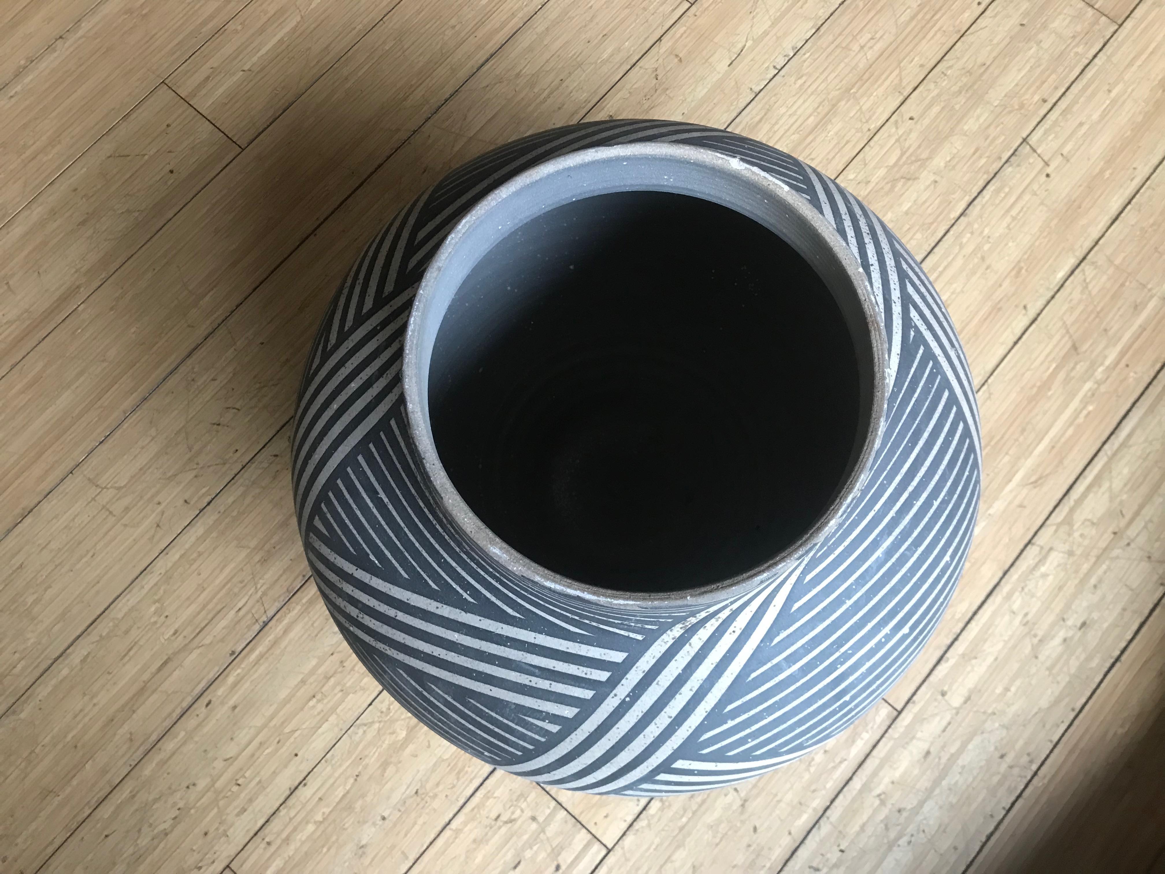 Ceramic Nickolas Bernard Large Acoma Style Studio Pottery Vase or Planter 
