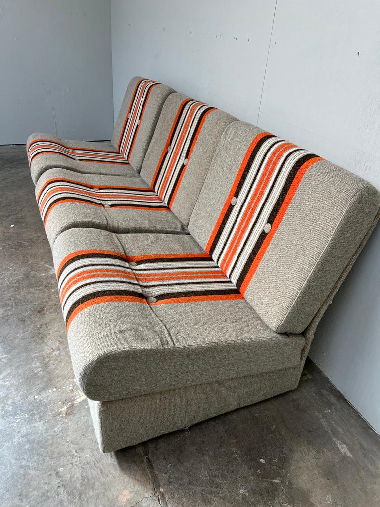 Grand canapé danois modulaire rayé Pop Art modulaire en vente 1