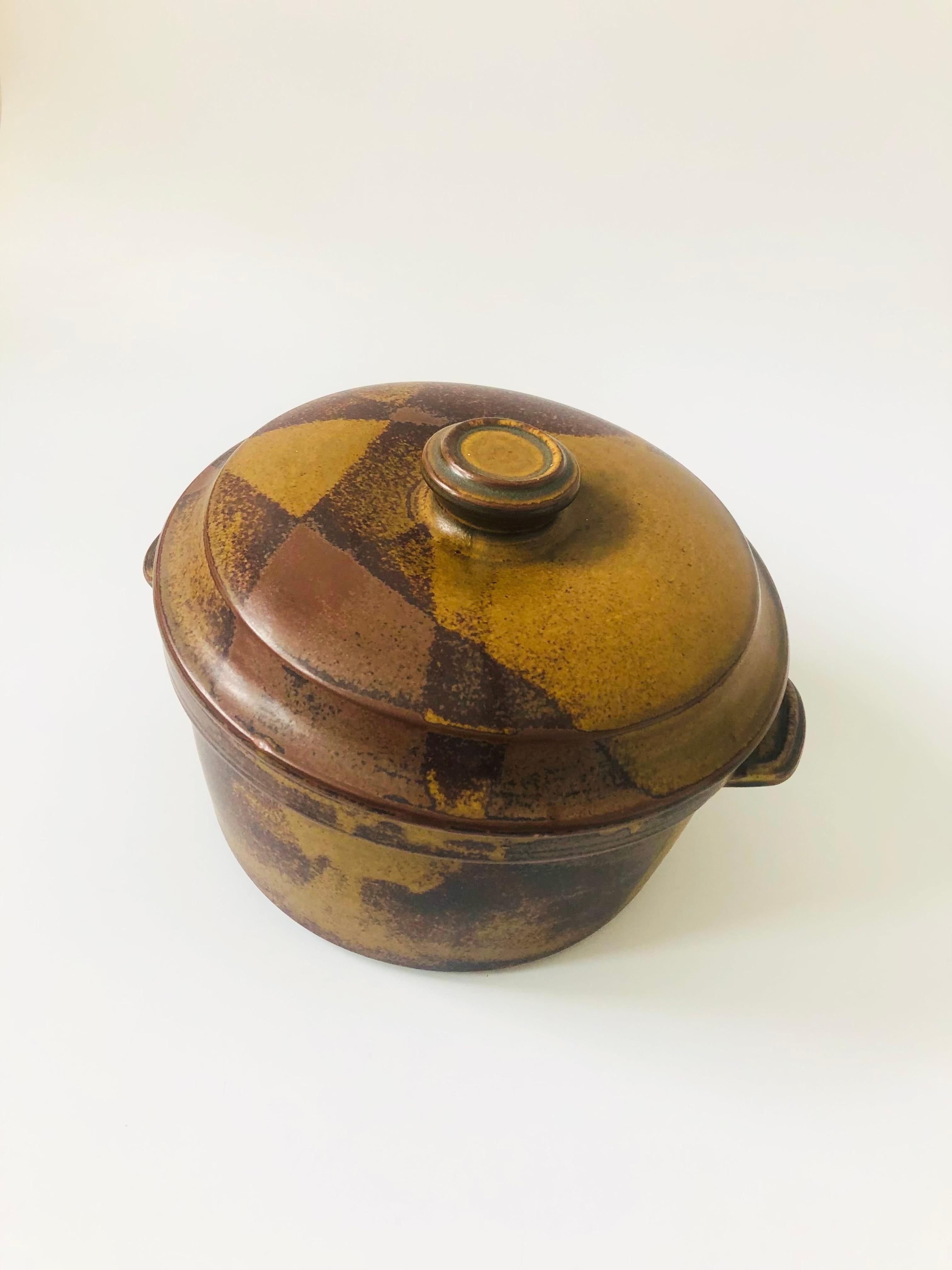 An extra large vintage studio pottery lidded serving bowl. Nice size for serving or storage with beautiful earth tone overlapping glazes.
   