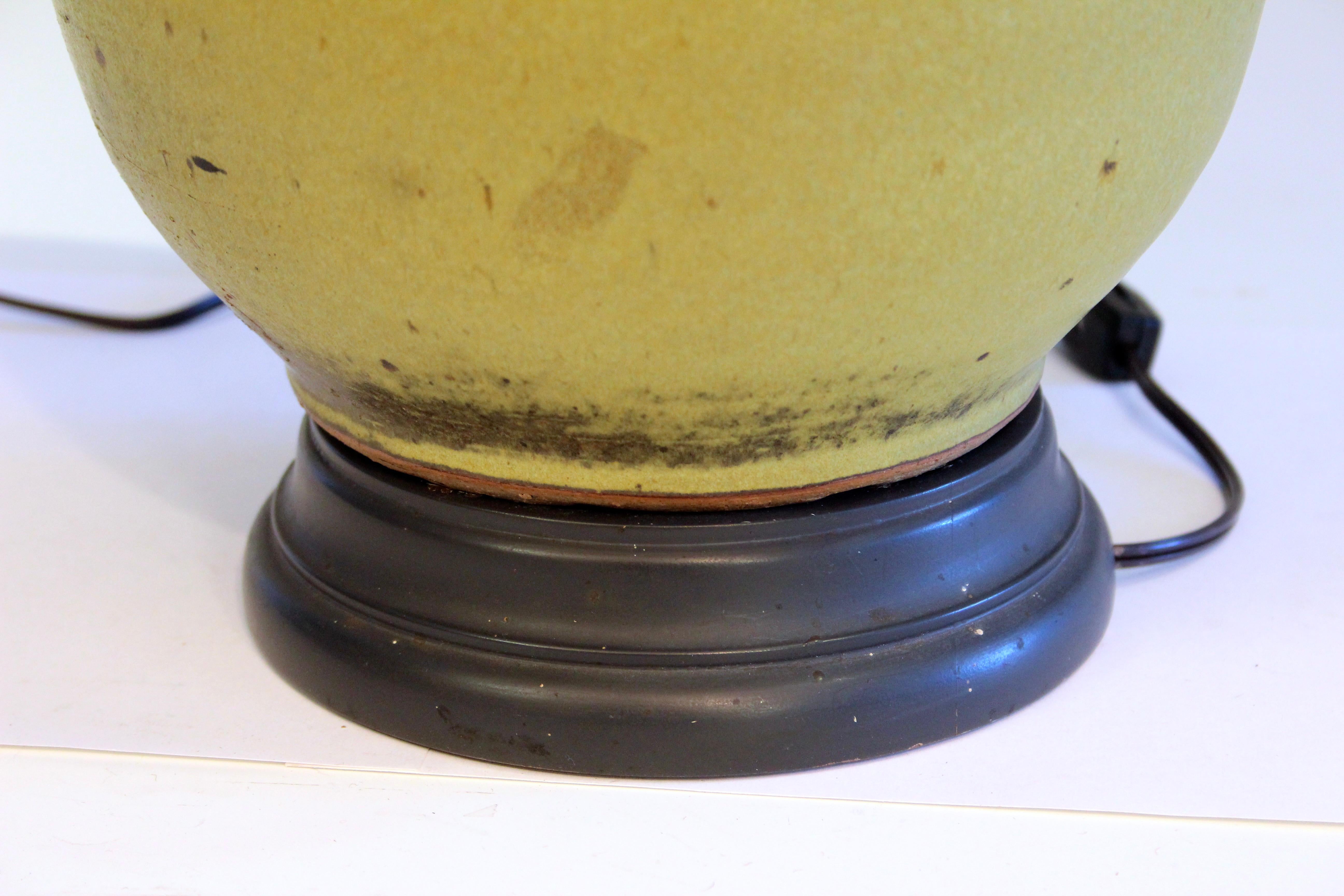 Große Vintage Studio-Vase-Lampe Sublime Satin Matt Moos Samt Chartreuse 35