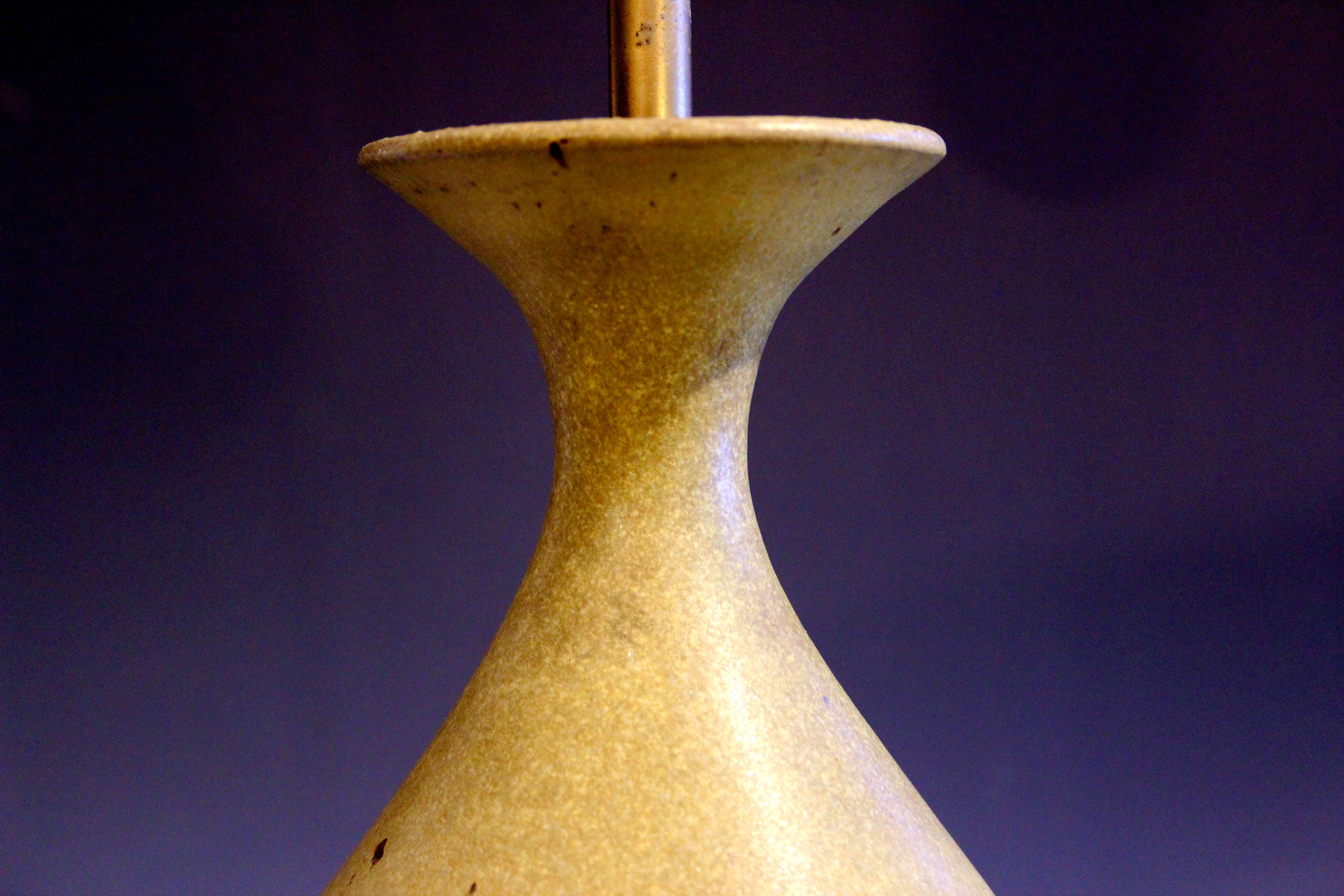 Große Vintage Studio-Vase-Lampe Sublime Satin Matt Moos Samt Chartreuse 35