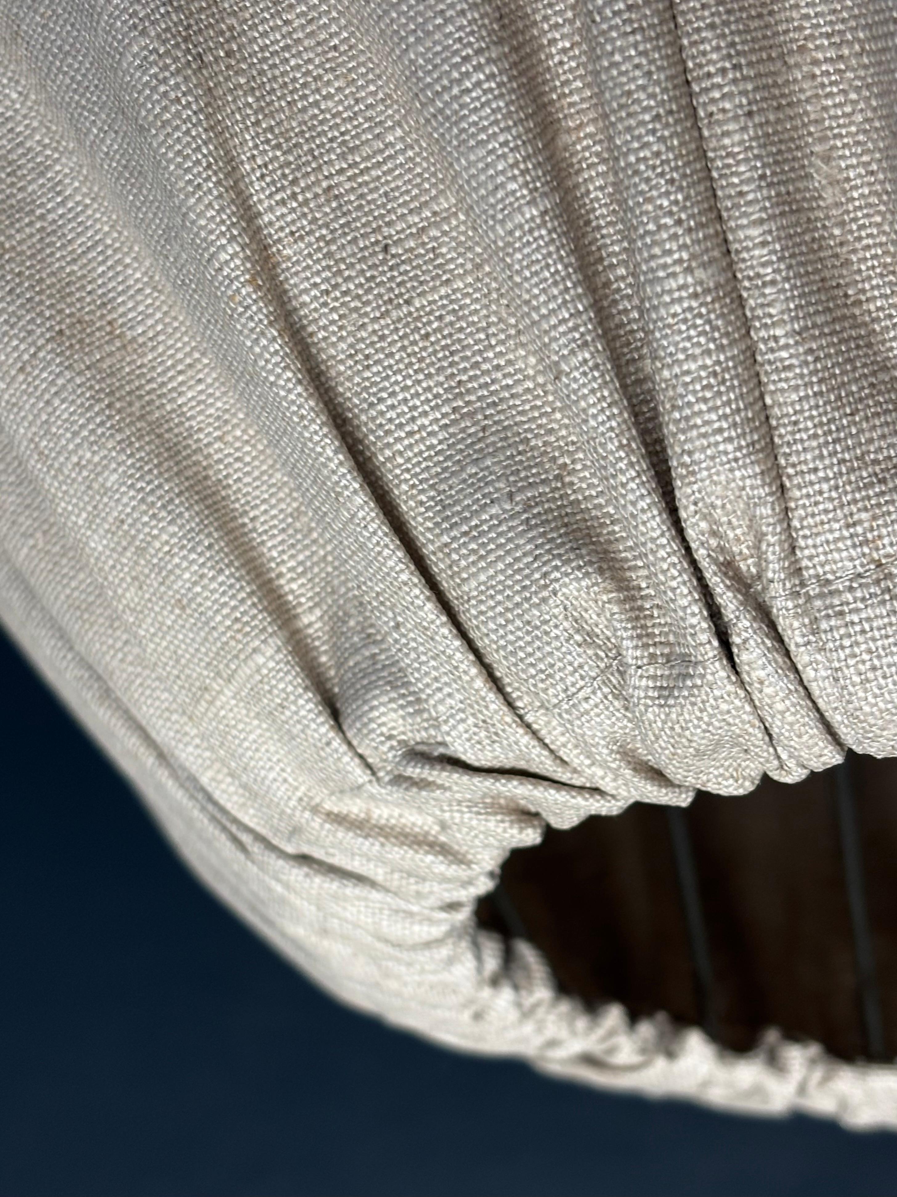 Großer schwedischer Cocoon-Textil-Anhänger im Vintage-Stil, sandfarben, 1970er Jahre (Handgefertigt) im Angebot