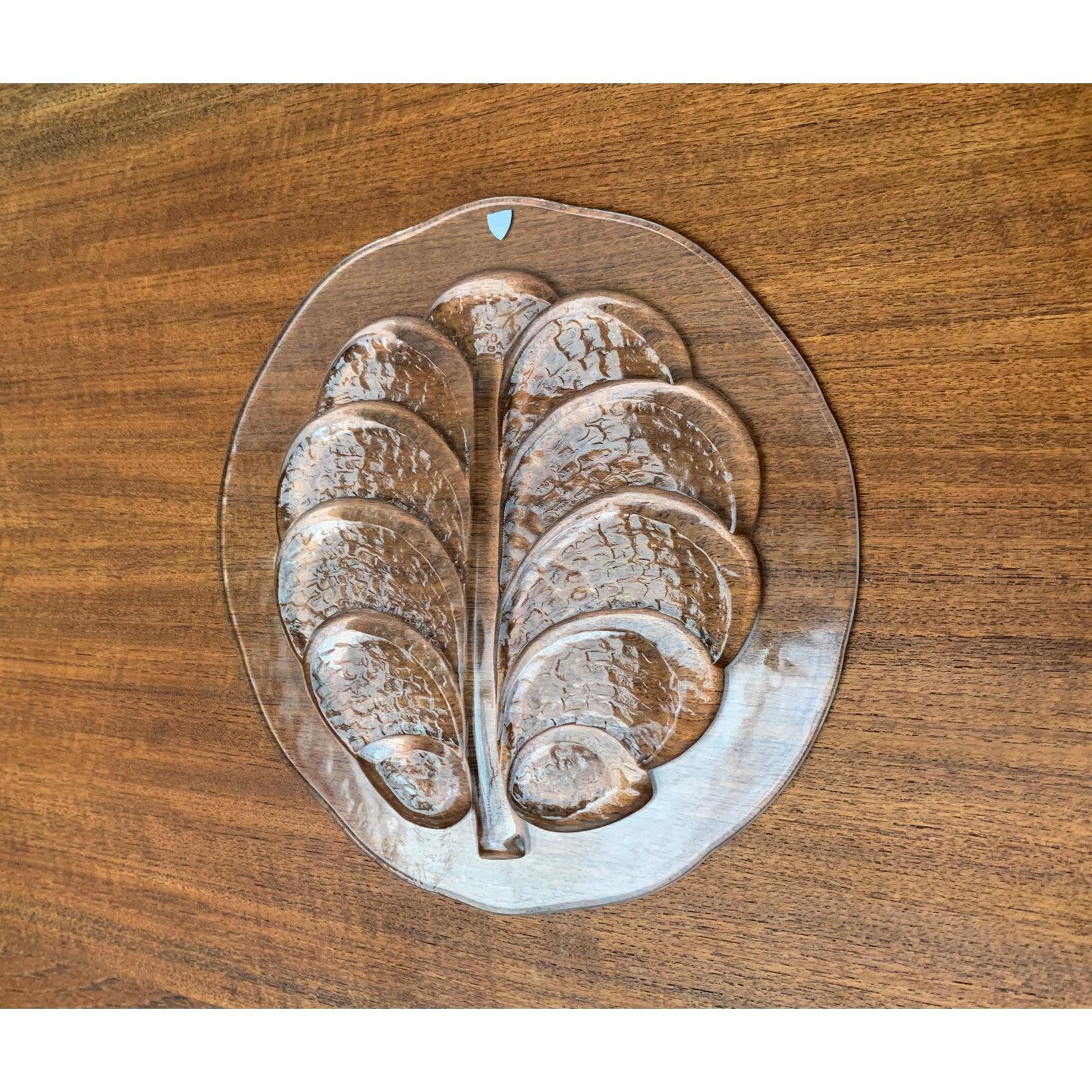 Grande assiette en verre suédoise vintage d'Orrefors, en très bon état. Conçue de 1970 à 1979 Cette pièce porte une marque d'attribution.

Informations complémentaires :
Matériaux : Verre
Marque : Orrefors
Pays d'origine : Suède
Période : 1970s
Type