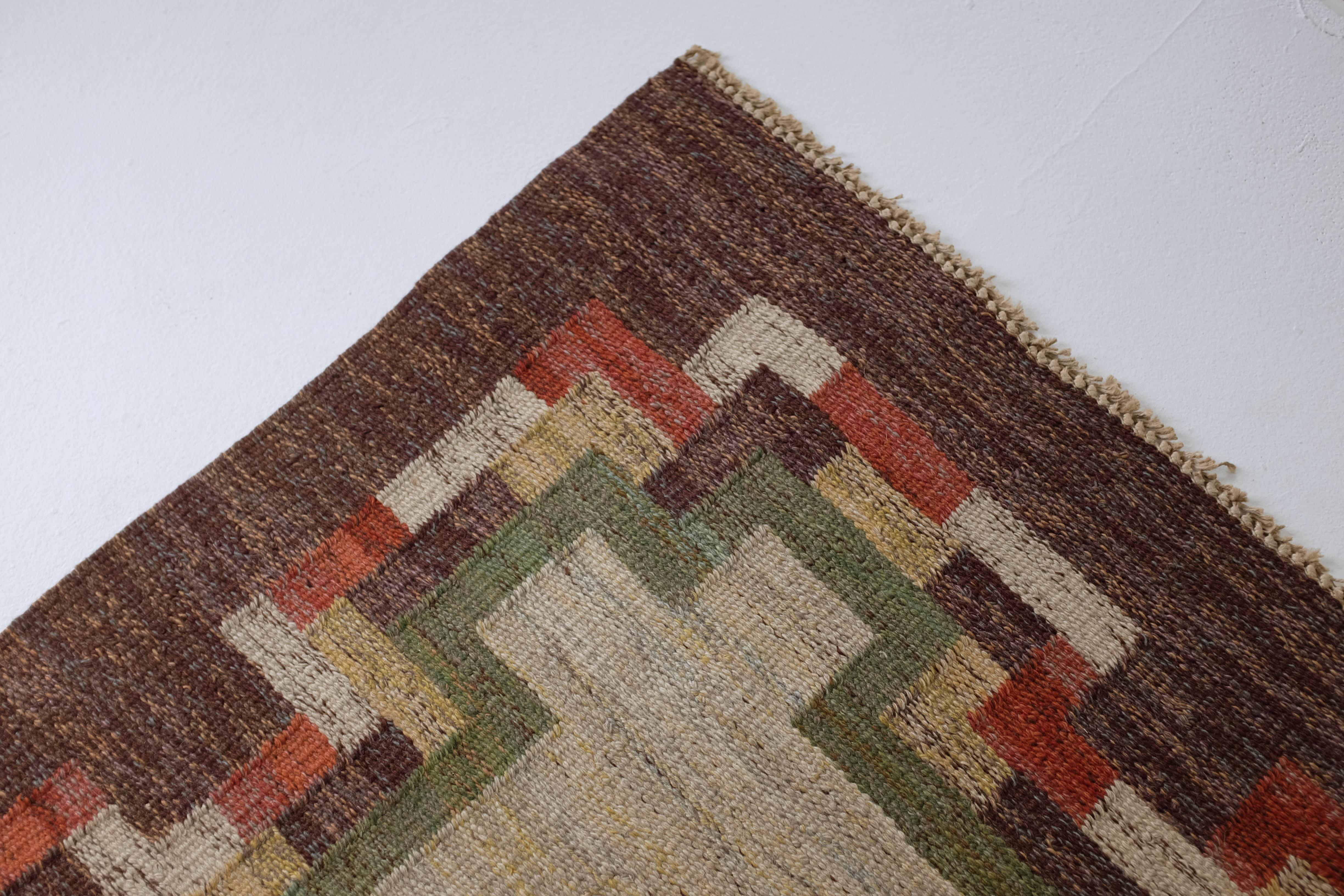Großer schwedischer Kelim-Teppich im Vintage-Stil im Zustand „Gut“ im Angebot in Brooklyn, NY