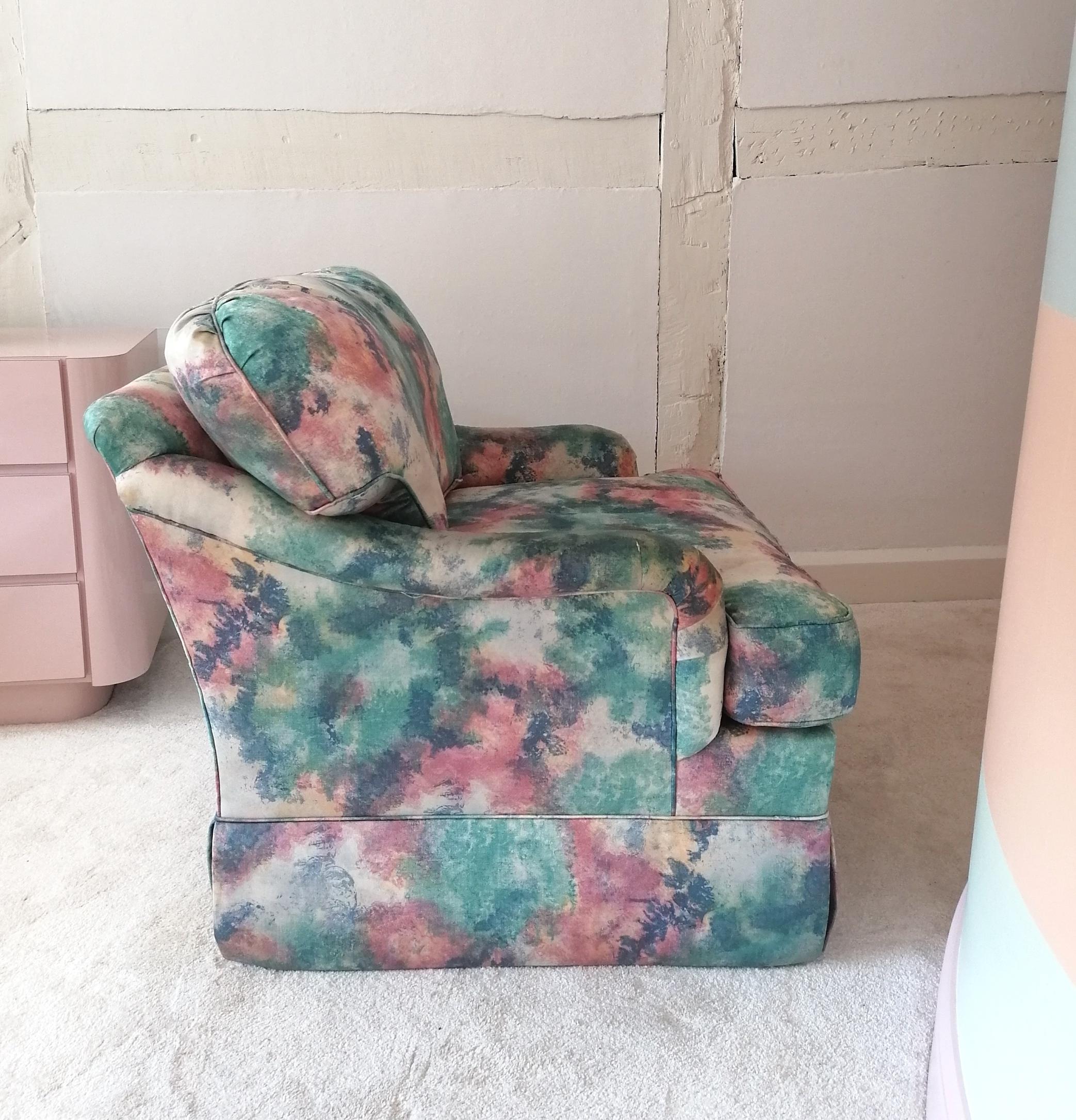 Large vintage swivelling armchairs by Kravet, USA 1970s / 1980s 2 available In Good Condition For Sale In Hastings, GB