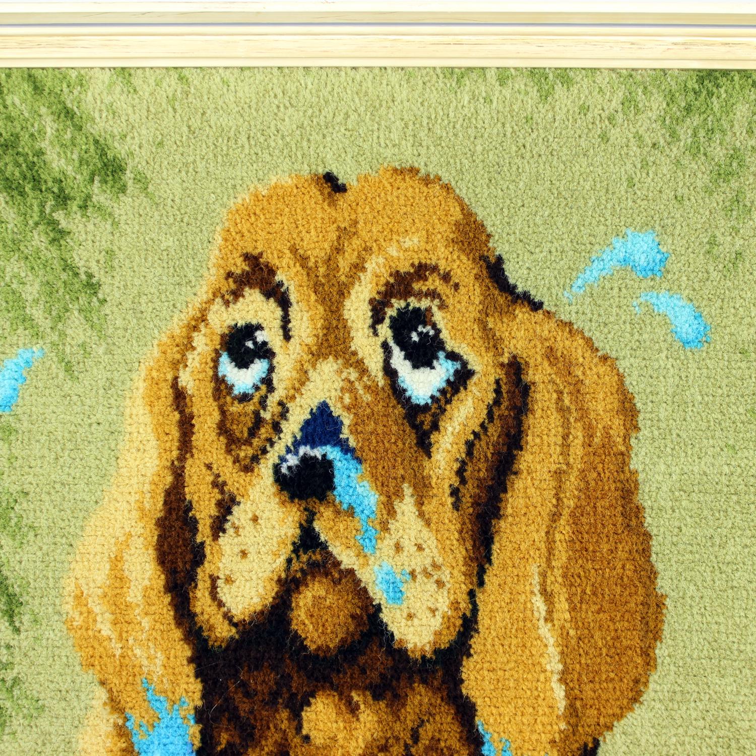 Großer Vintage-Wandteppich mit Cartoon-Hund im Rahmen, Tschechoslowakei 1970er Jahre (Moderne der Mitte des Jahrhunderts) im Angebot