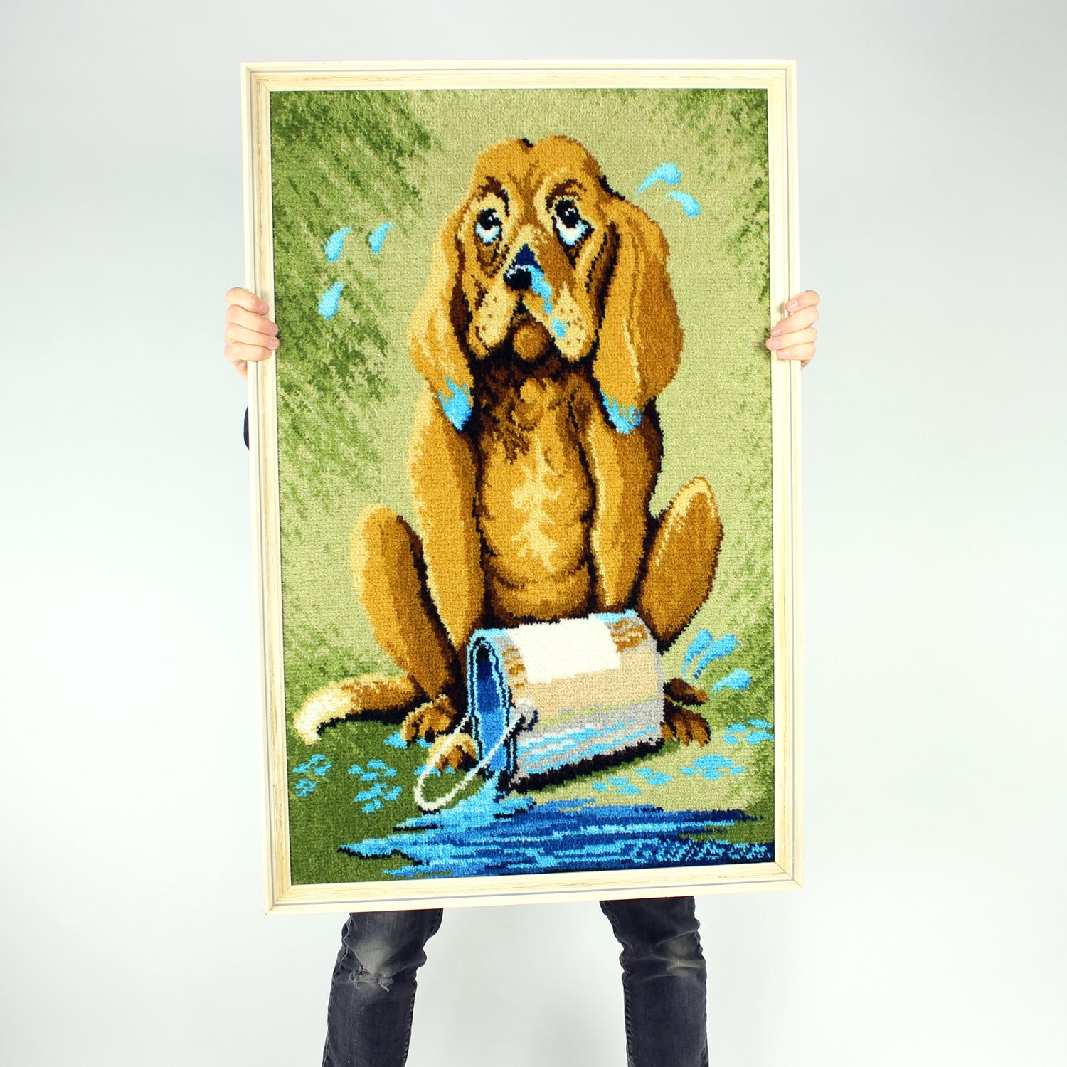 Großer Vintage-Wandteppich mit Cartoon-Hund im Rahmen, Tschechoslowakei 1970er Jahre (Textil) im Angebot