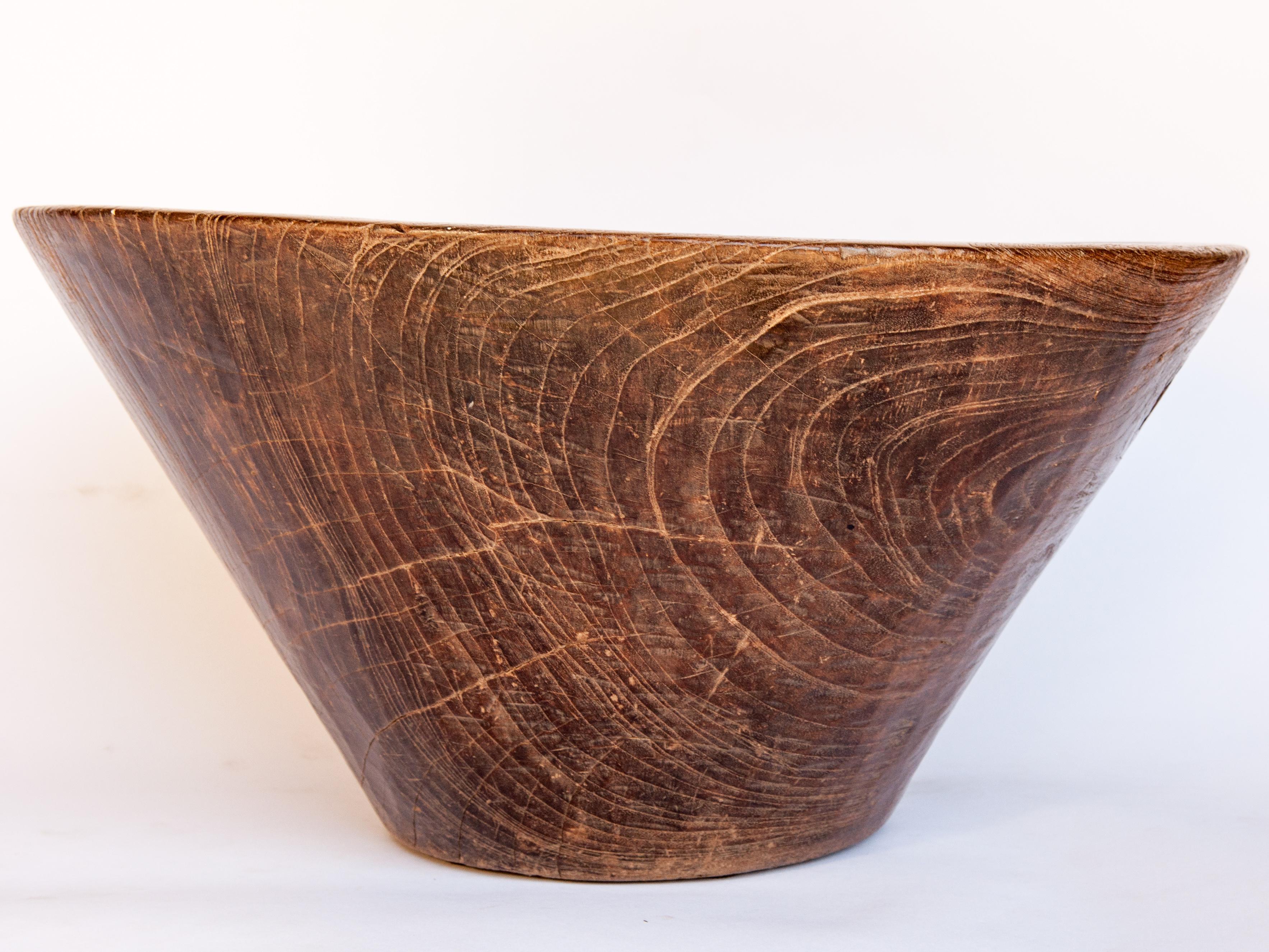 Large Vintage Teak Bowl, Hand Hewn 20.75 dia from North Java, Mid-20th Century In Good Condition In Point Richmond, CA