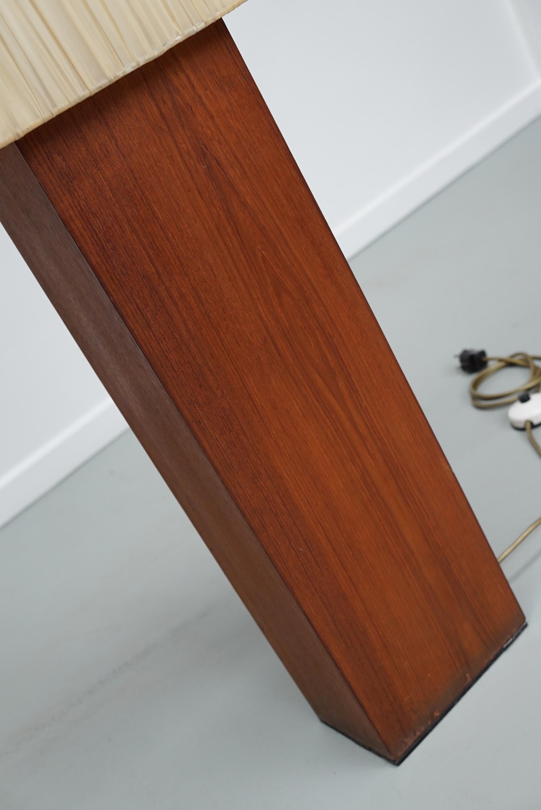 Large Vintage Teak Floorlamp with Square Beige Shade, 1960/70s In Good Condition For Sale In Nijmegen, NL