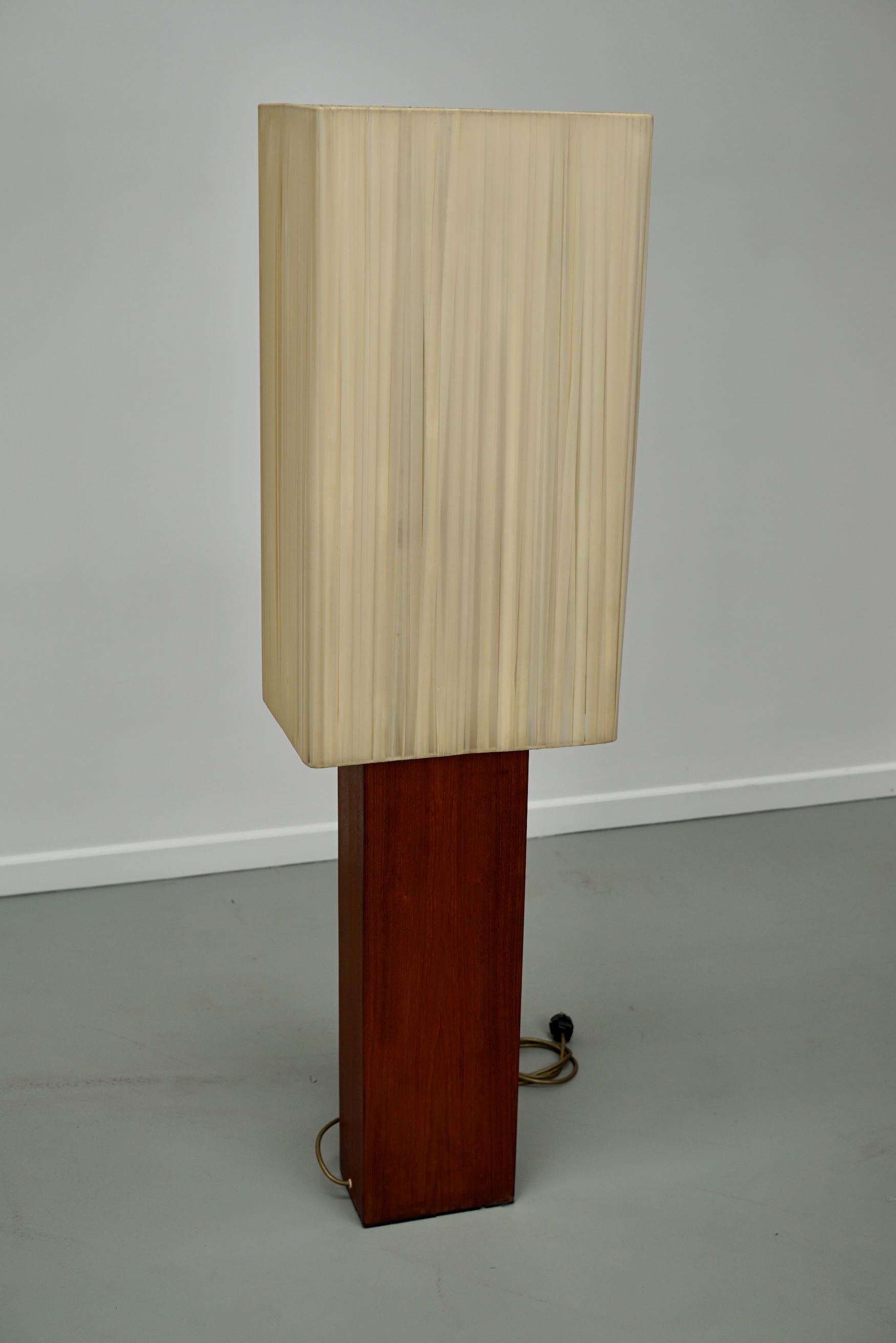 Large Vintage Teak Floorlamp with Square Beige Shade, 1960/70s For Sale 1