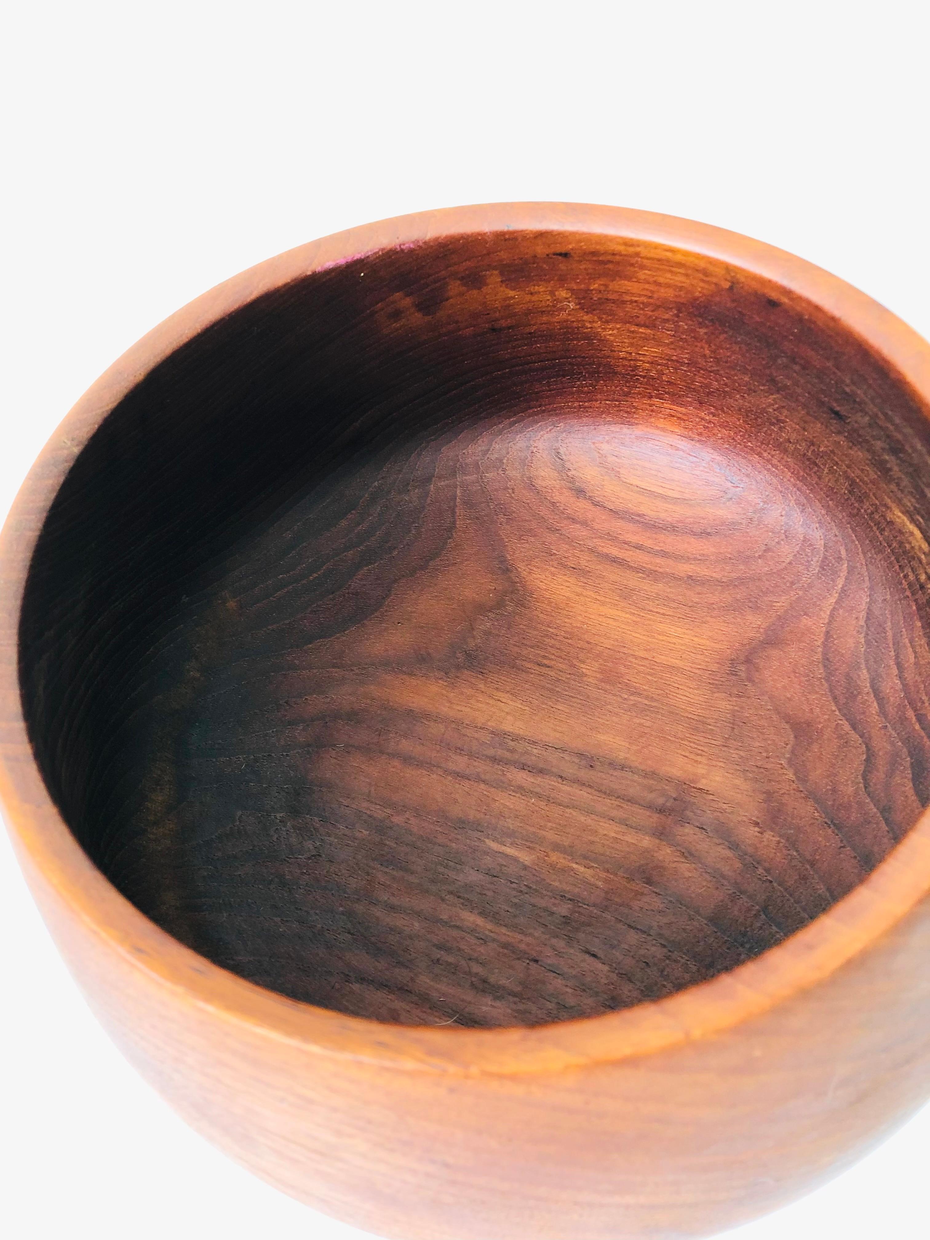 Large Vintage Teak Salad Bowl In Good Condition In Vallejo, CA