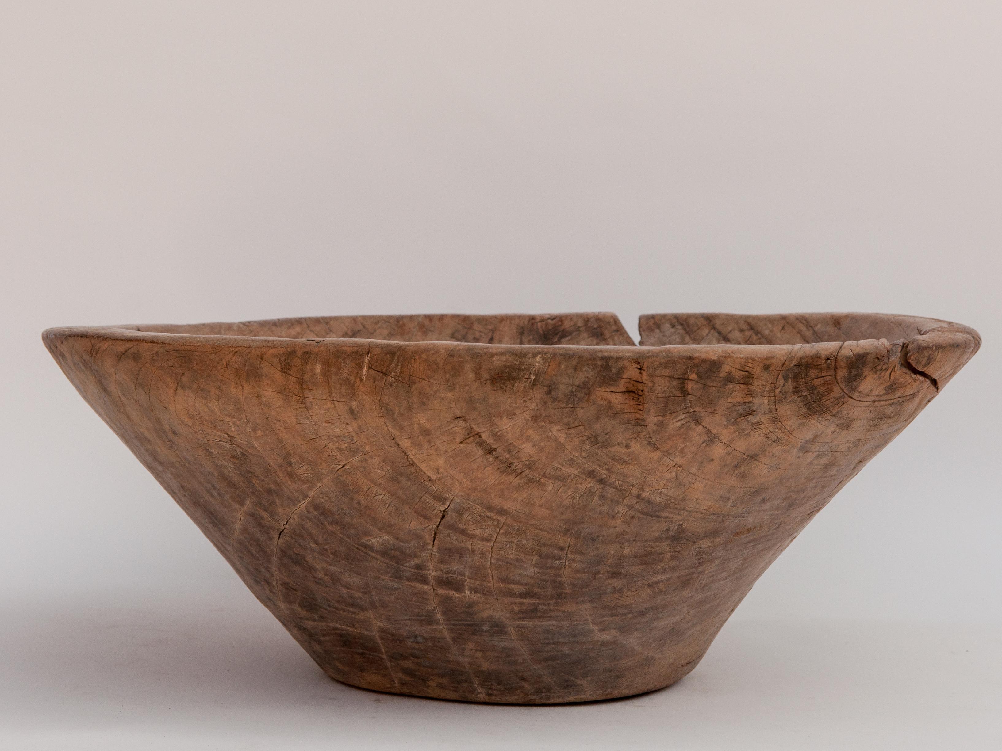 Large Vintage Teak Wood Bowl, from North Java, Mid-20th Century In Good Condition In Point Richmond, CA