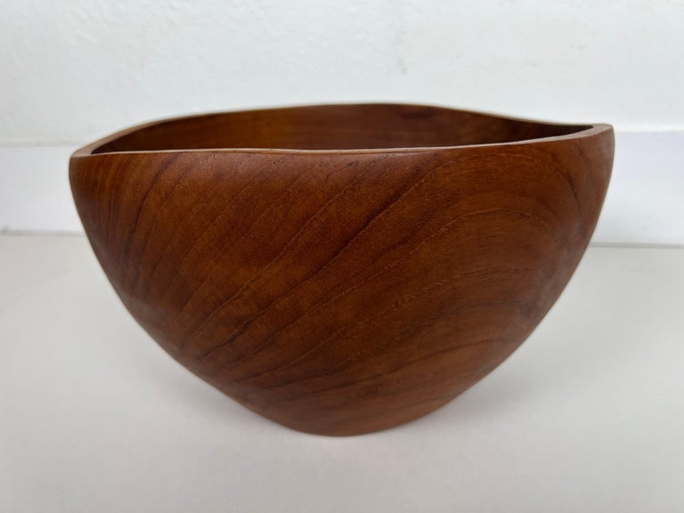 Large vintage Scandinavian teak wood bowl. 

Style: Mid Century Modern / Scandinavian 

Year: 1960s

Dimensions: 12