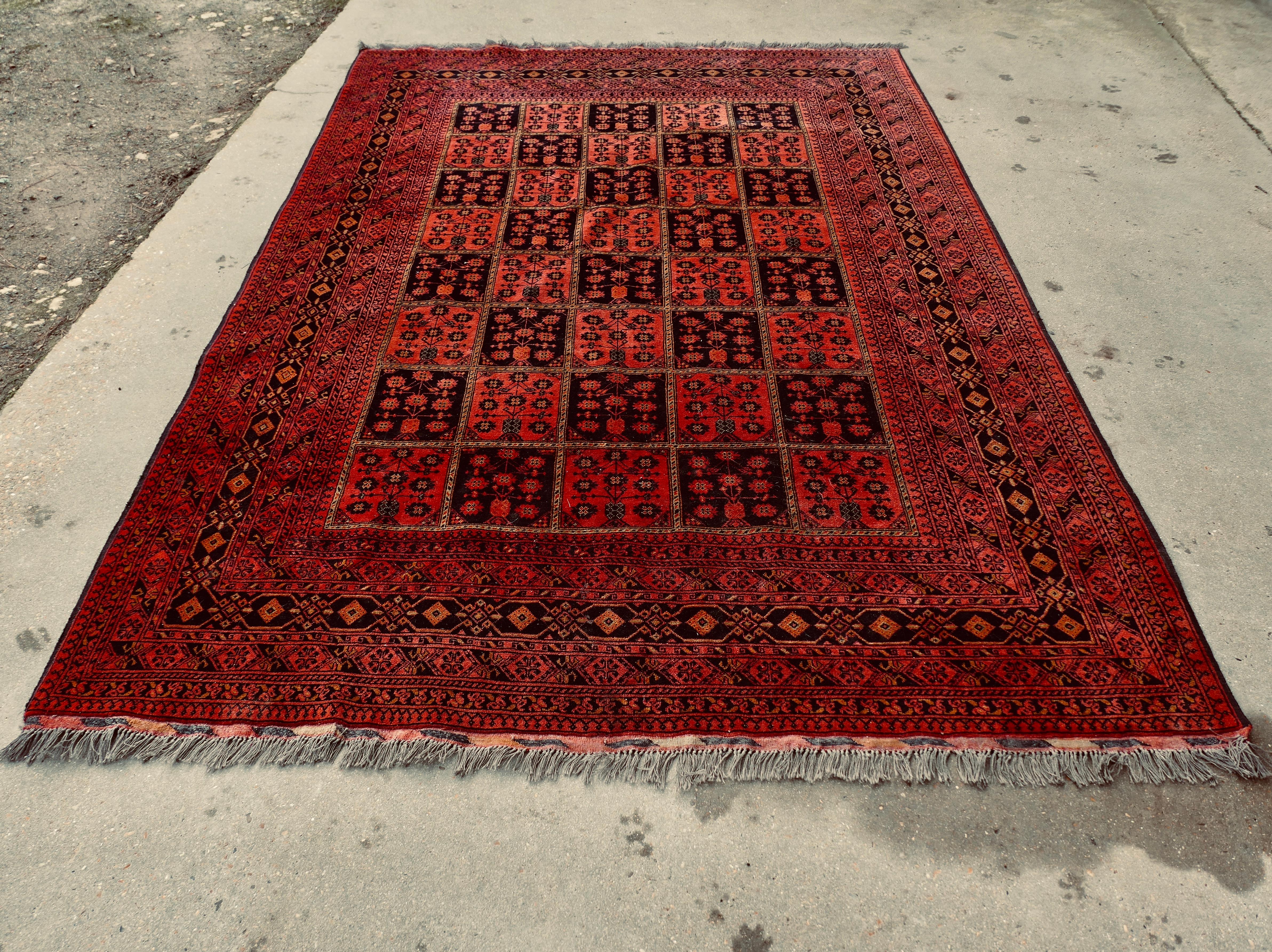 Large Vintage Traditional Pattern Wool Carpet  

A superb looking piece dating from around 1950 and it has a lovely mellow mixed red colour palette  

This piece is in good overall condition, it has had very little wear if any and it has a good rich