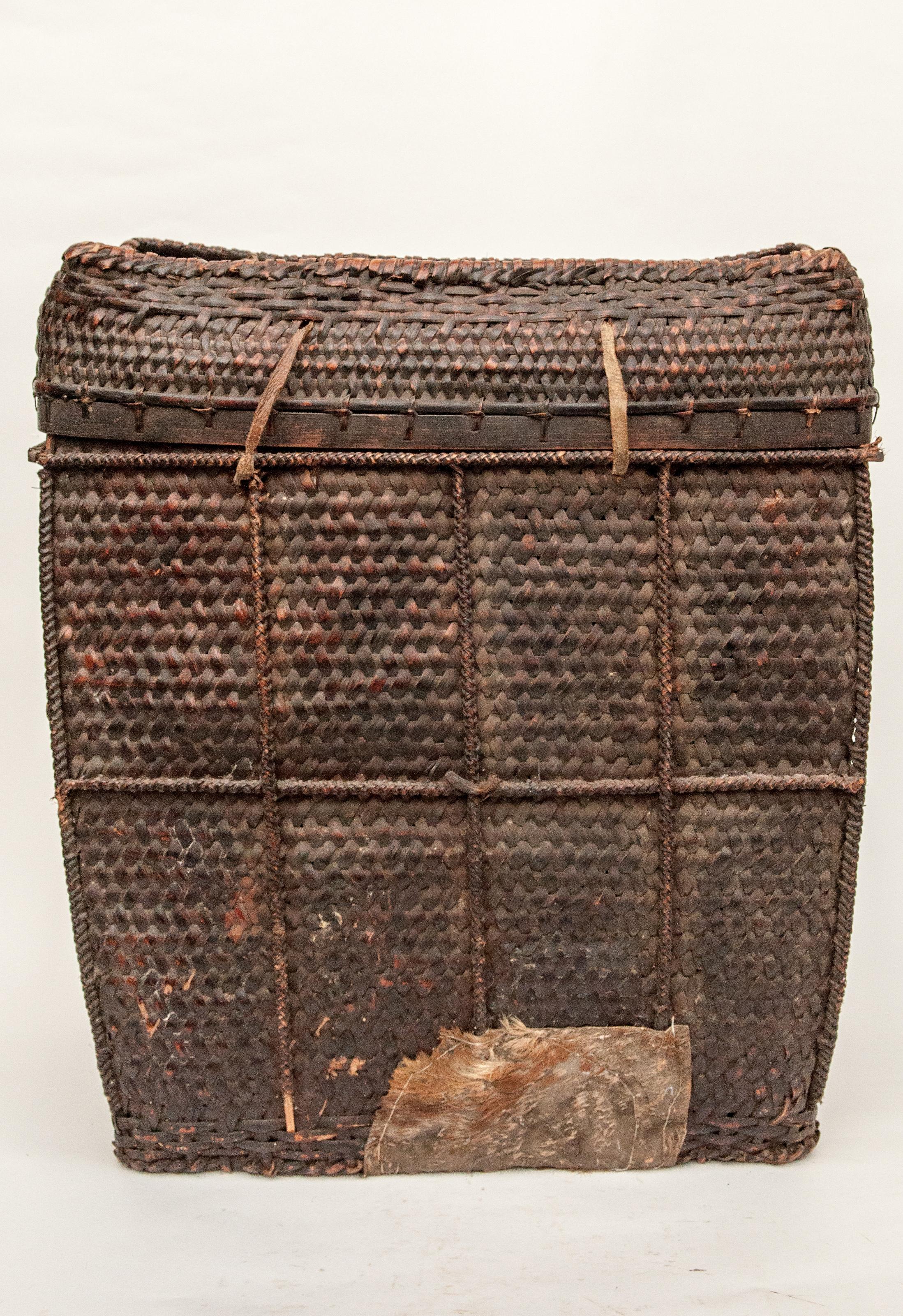 Large Vintage Tribal Storage Basket with Lid from Bhutan, Mid-Late 20th Century 1
