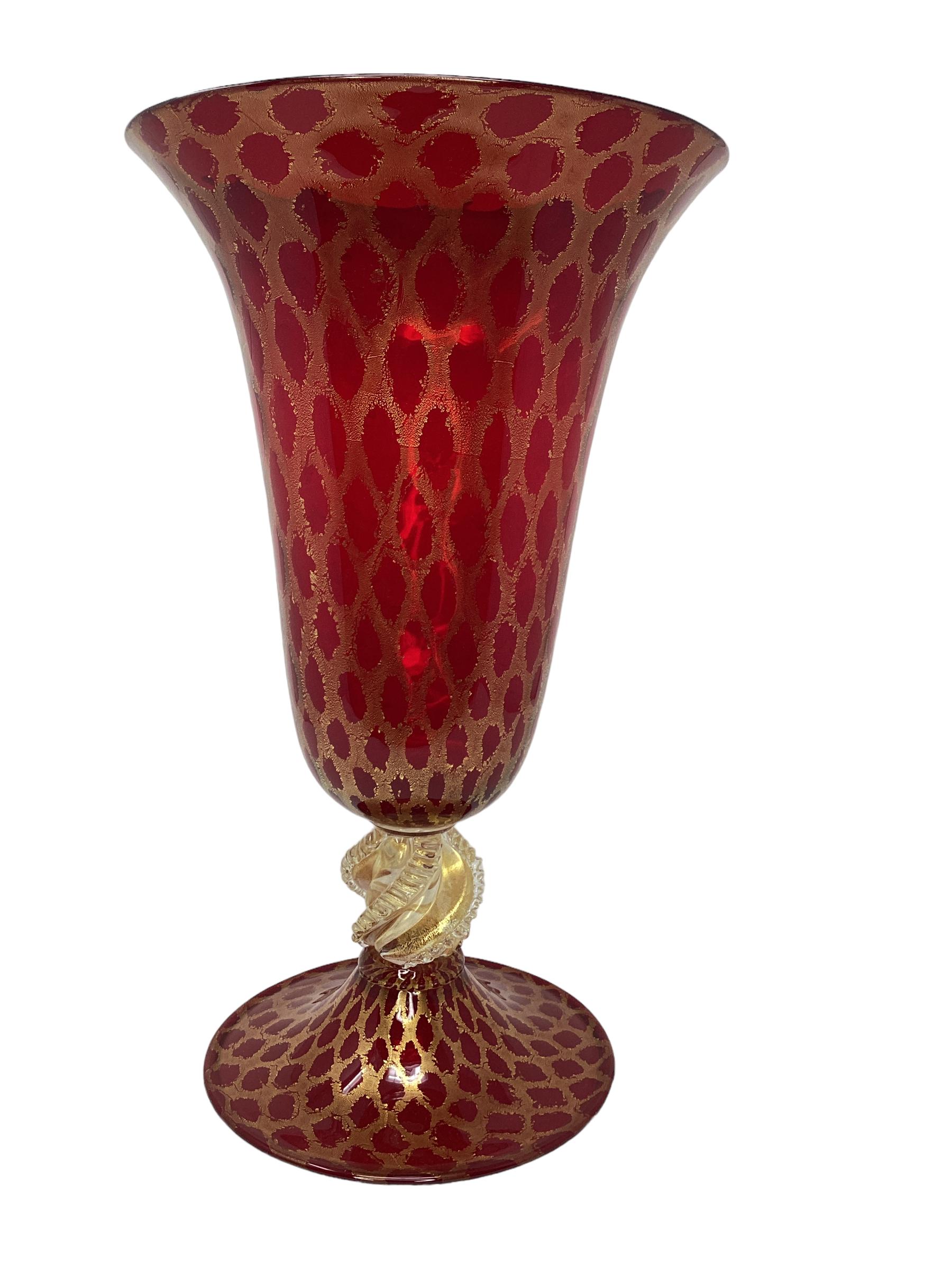 Large Vintage Trumpet Murano Glass Vase In Good Condition For Sale In Chapel Hill, NC