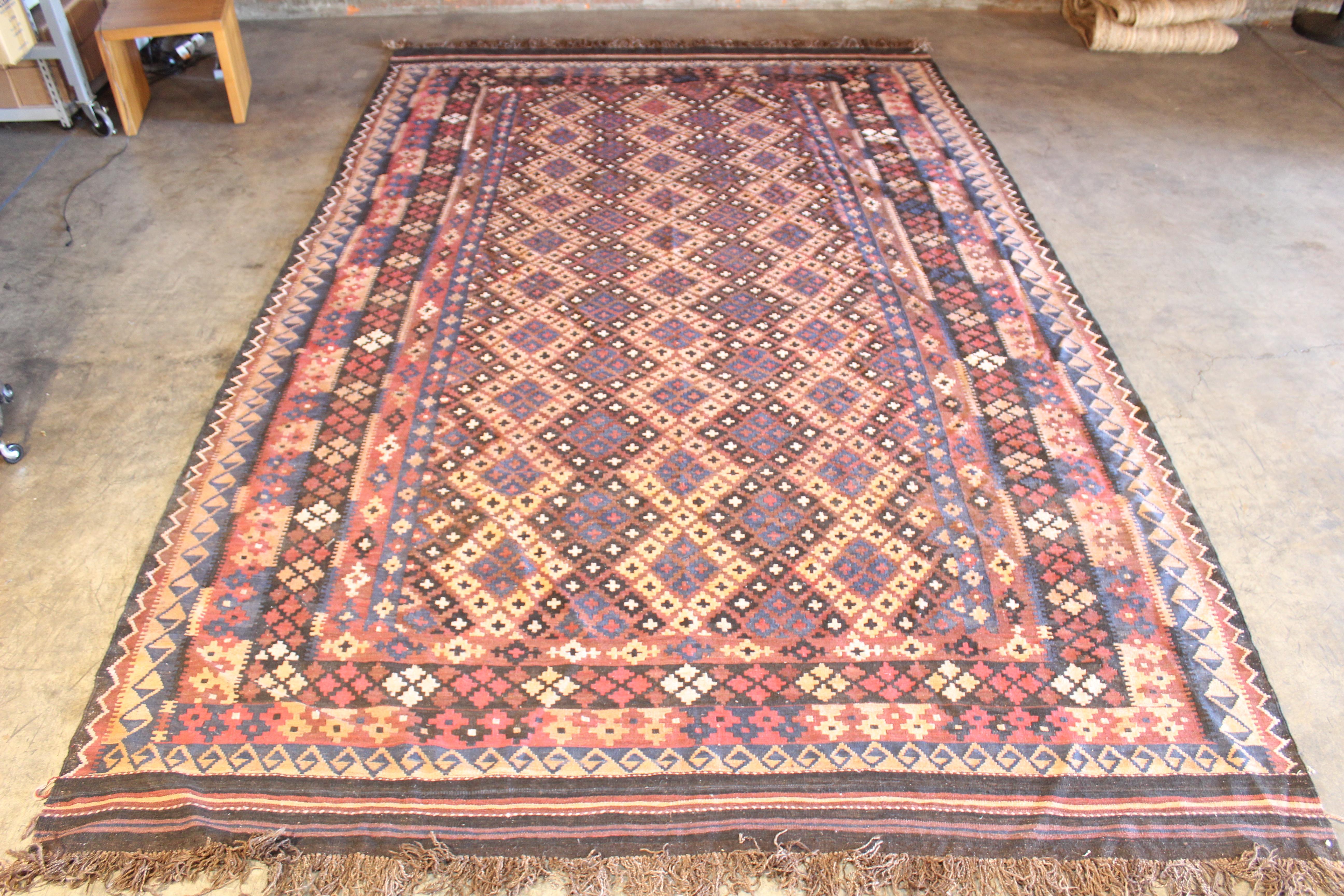 Large Vintage Turkish Flatweave Kilim Rug, 1960s In Good Condition For Sale In Los Angeles, CA