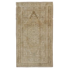 Gran alfombra turca vintage de medallón floral Oushak en paleta totalmente neutra