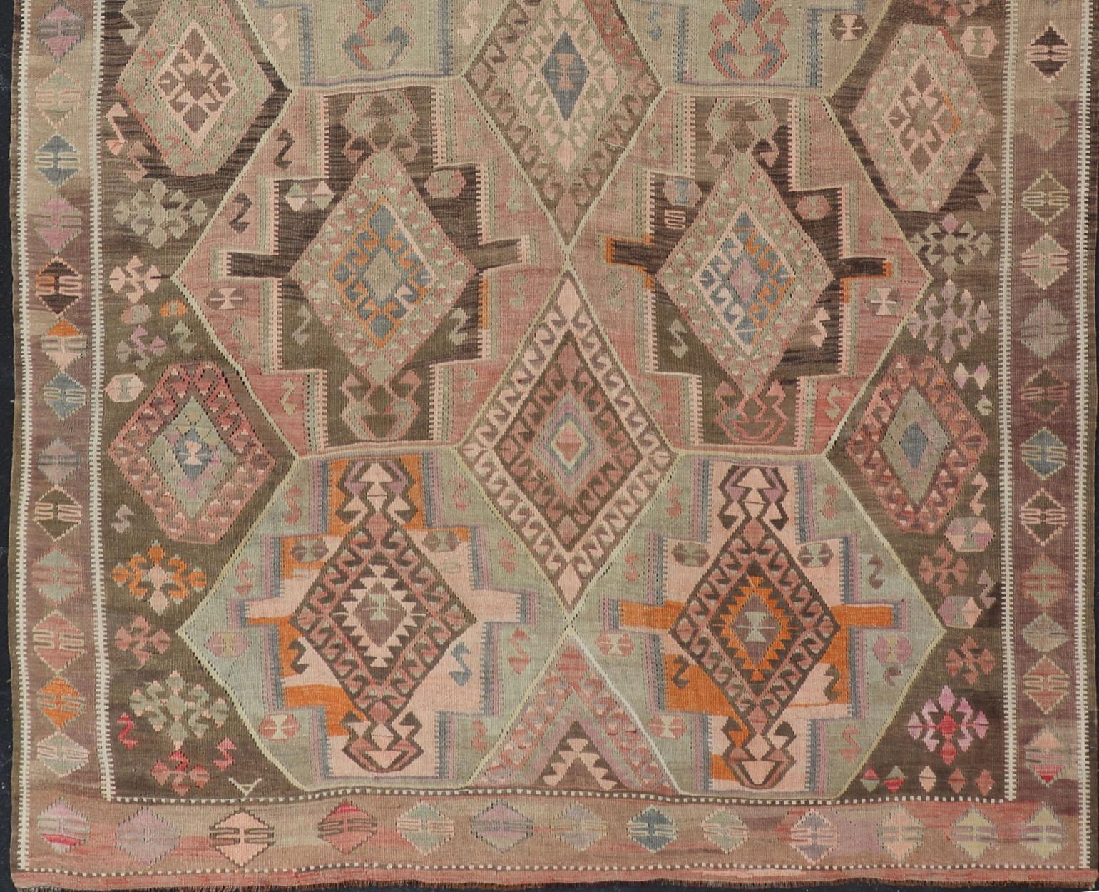 Großer antiker türkischer Kars-Kelim aus Kars-Kelim mit mehrschichtigen Diamanten in geometrischem Design (Handgewebt) im Angebot
