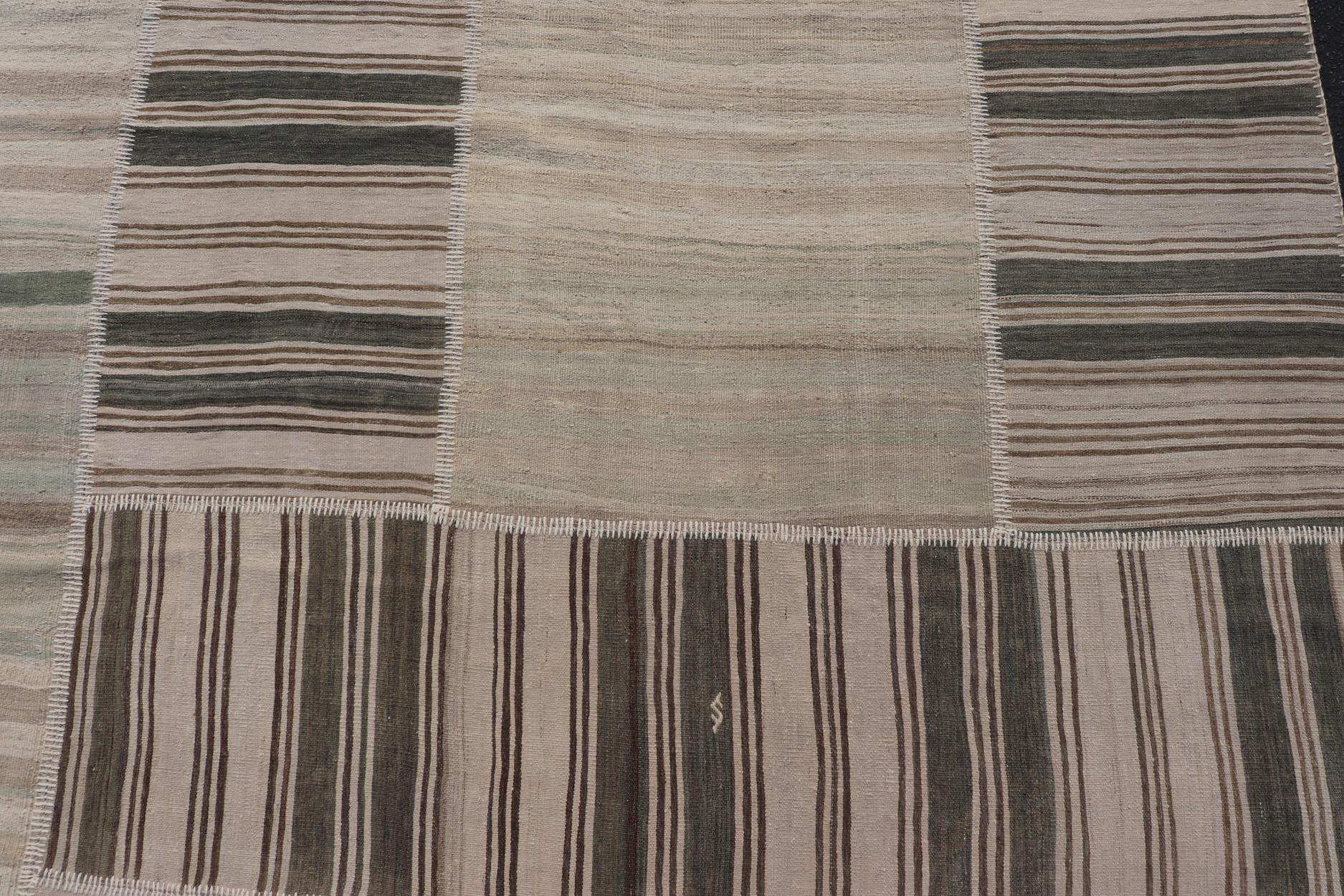 Large Vintage Turkish Kilim Rug -Earthy Tones and Striped Design 12' x 15'2 In Good Condition For Sale In Atlanta, GA