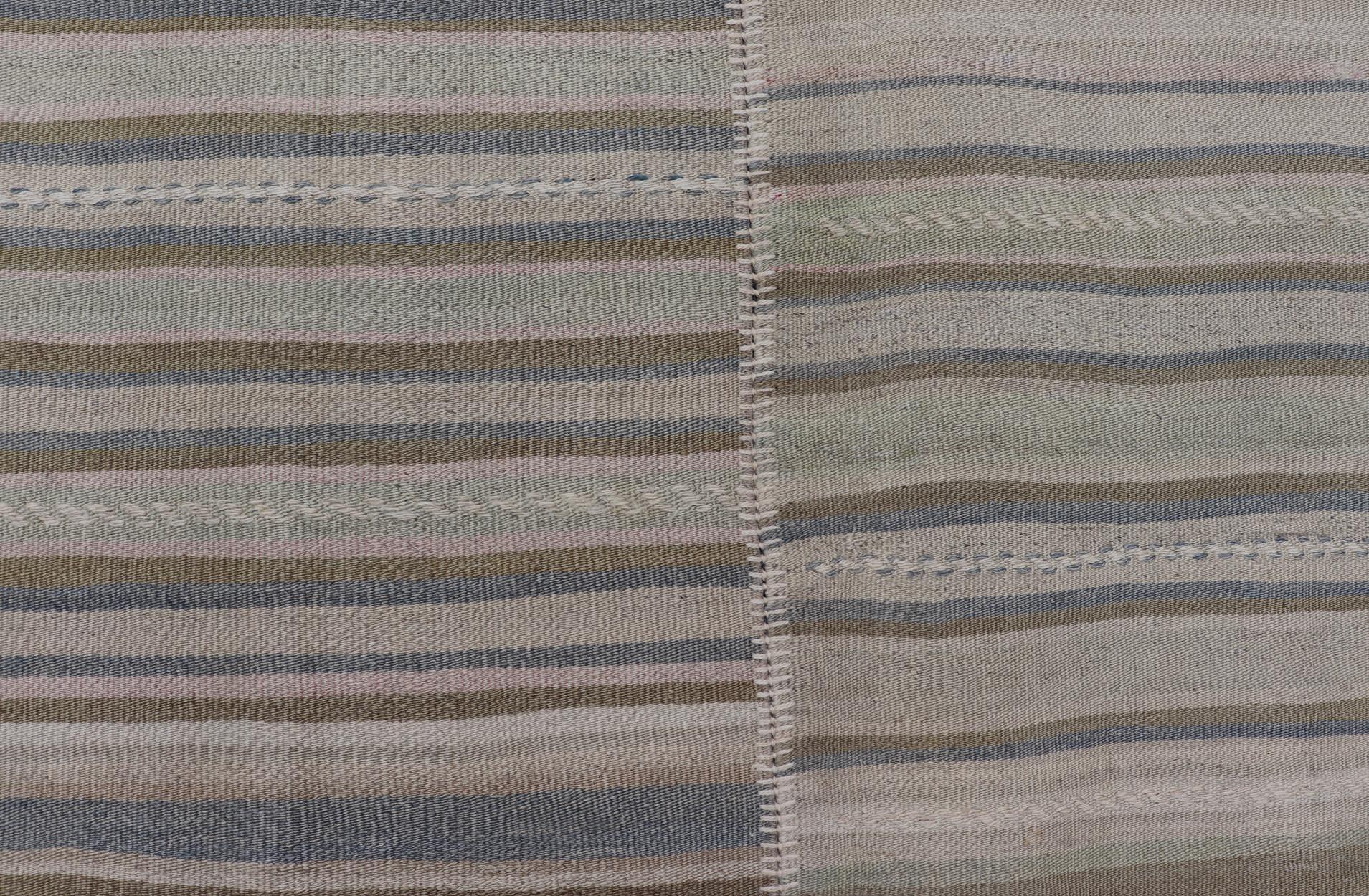 Tissé à la main Grand tapis turc vintage Kilim à rayures pastel 9'0 x 12'9 en vente