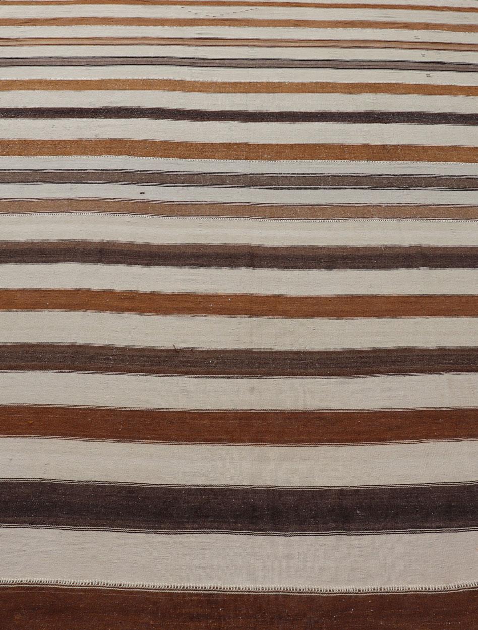Großer türkischer Kelim im Vintage-Stil mit vertikalen Streifen in Tan, Taupe, Creme und Brown im Angebot 6