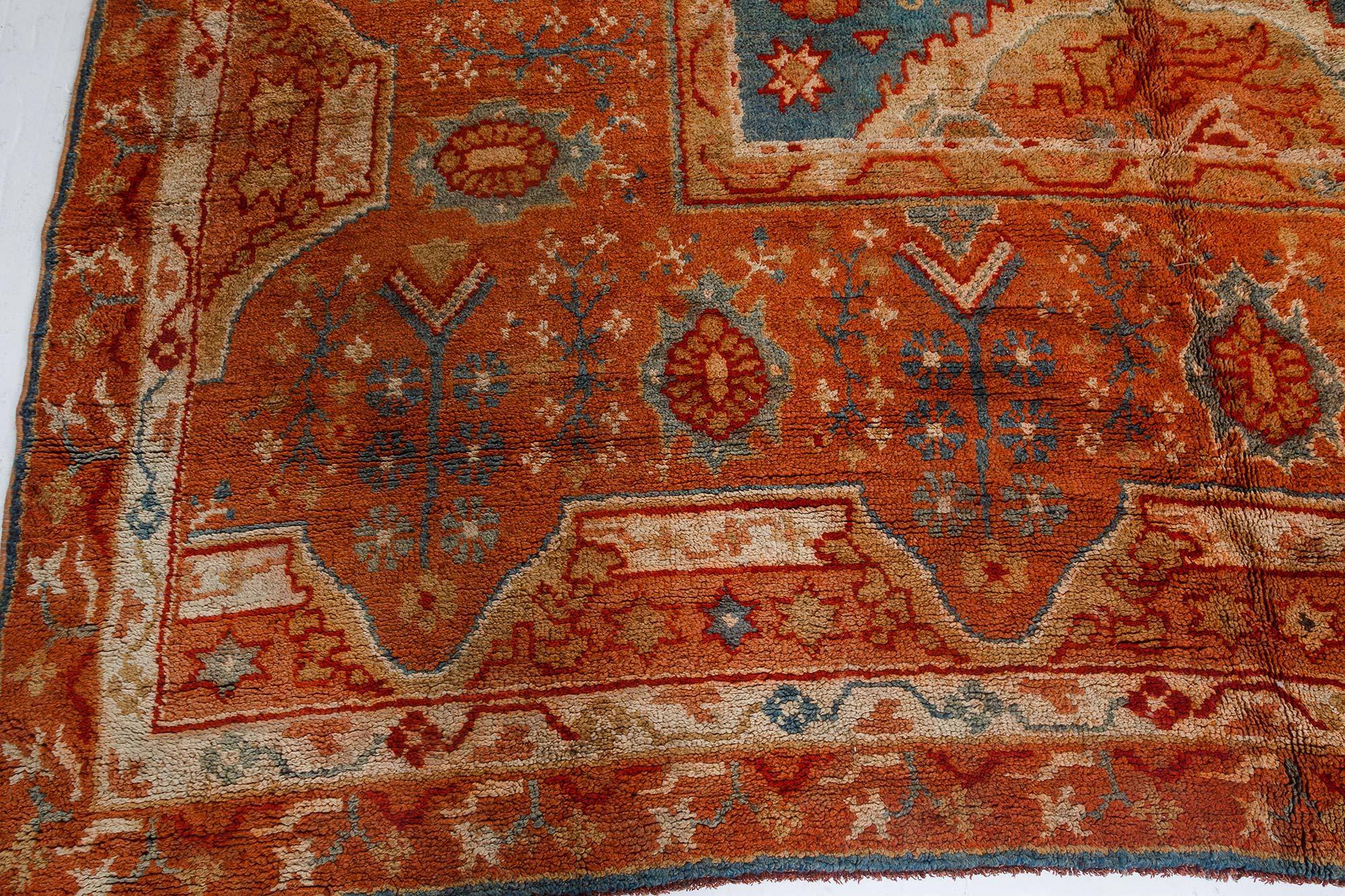 Large Vintage Turkish Oushak Handmade Wool Carpet In Good Condition For Sale In New York, NY