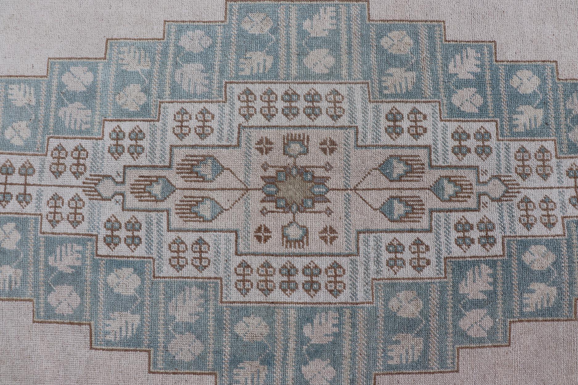 Large Vintage Turkish Oushak Rug with Central Medallion in Blue and Cream For Sale 8