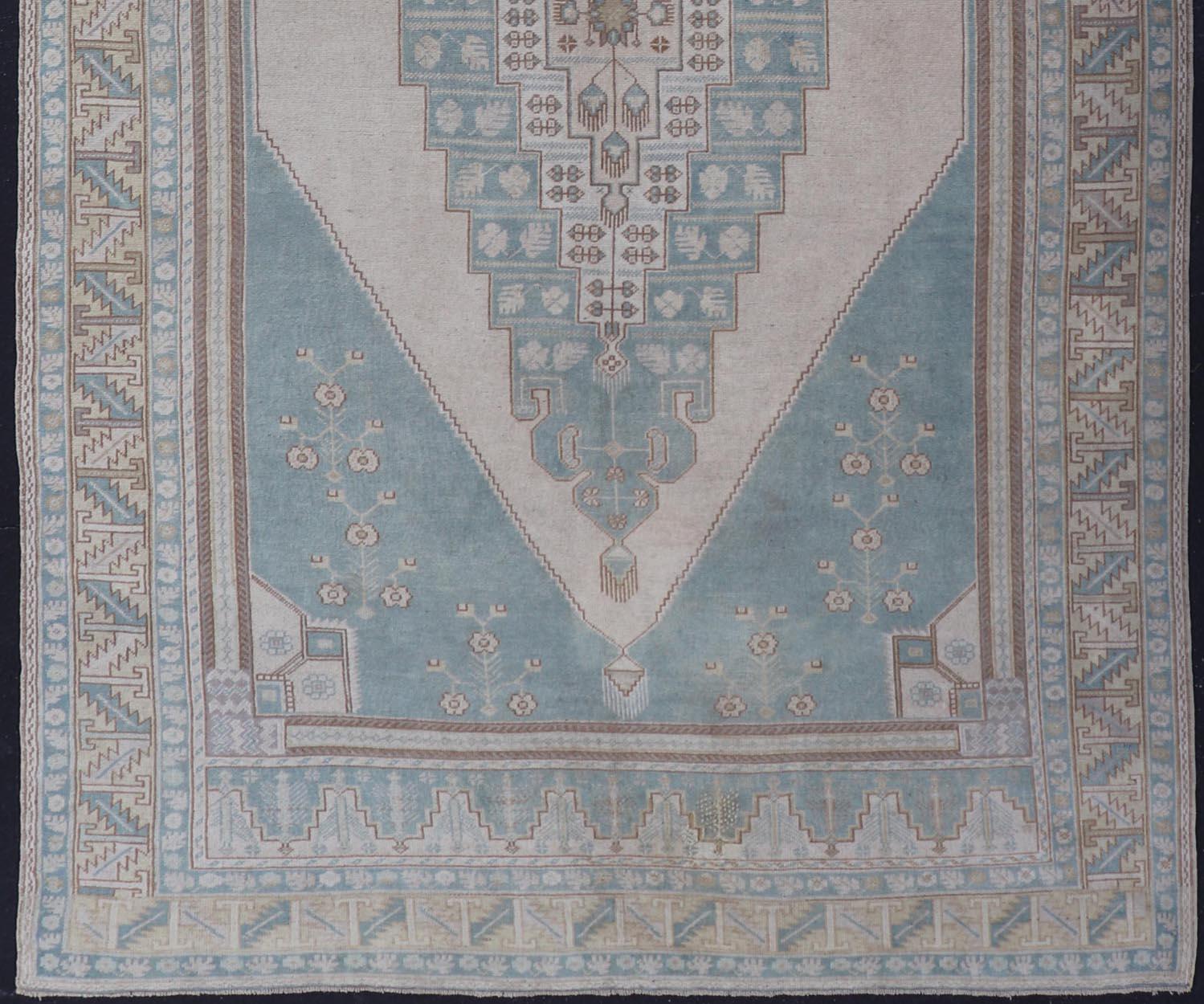 Large Vintage Turkish Oushak Rug with Central Medallion in Blue and Cream For Sale 2