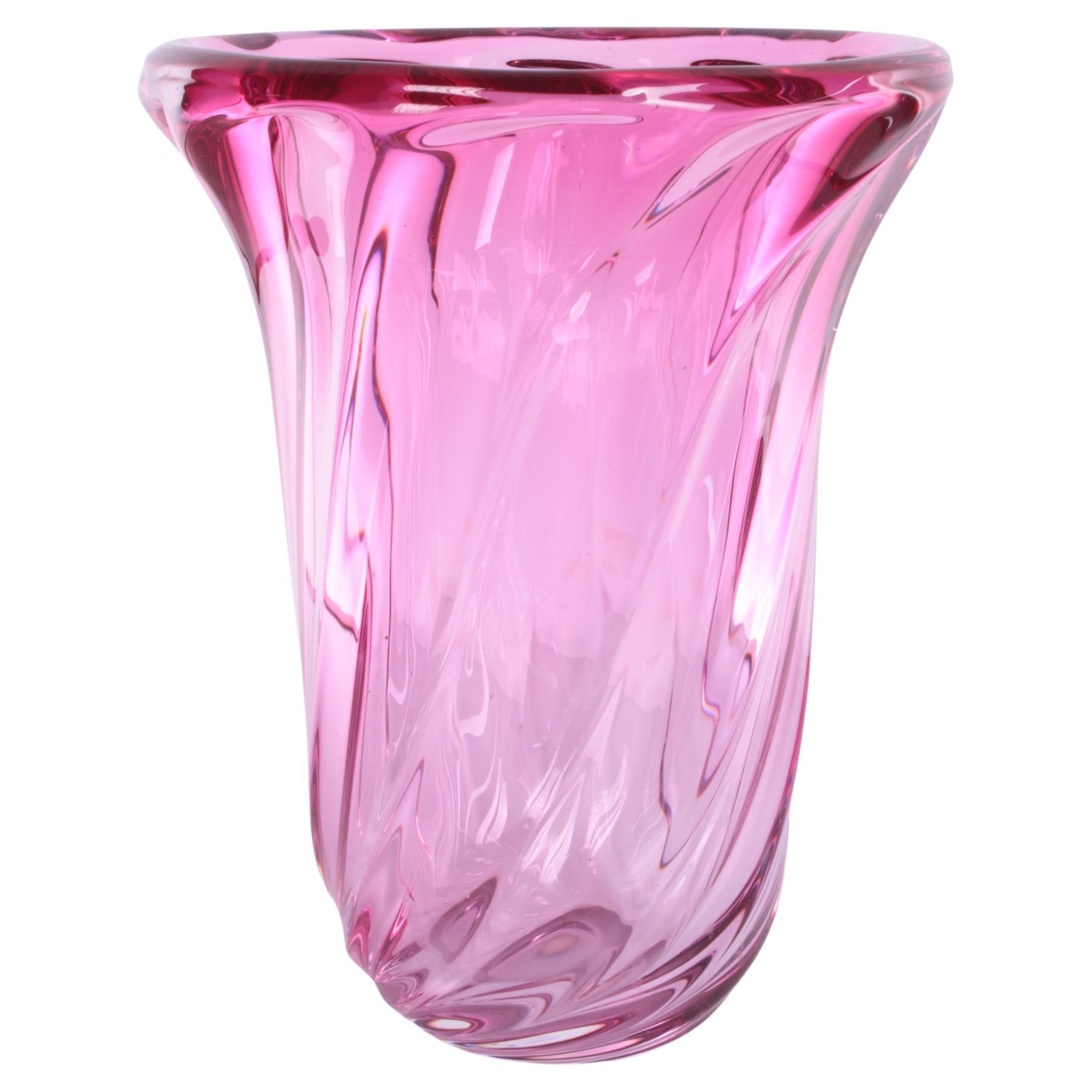 Grand vase vintage en cristal Val St. Lambert couleur canneberge en vente