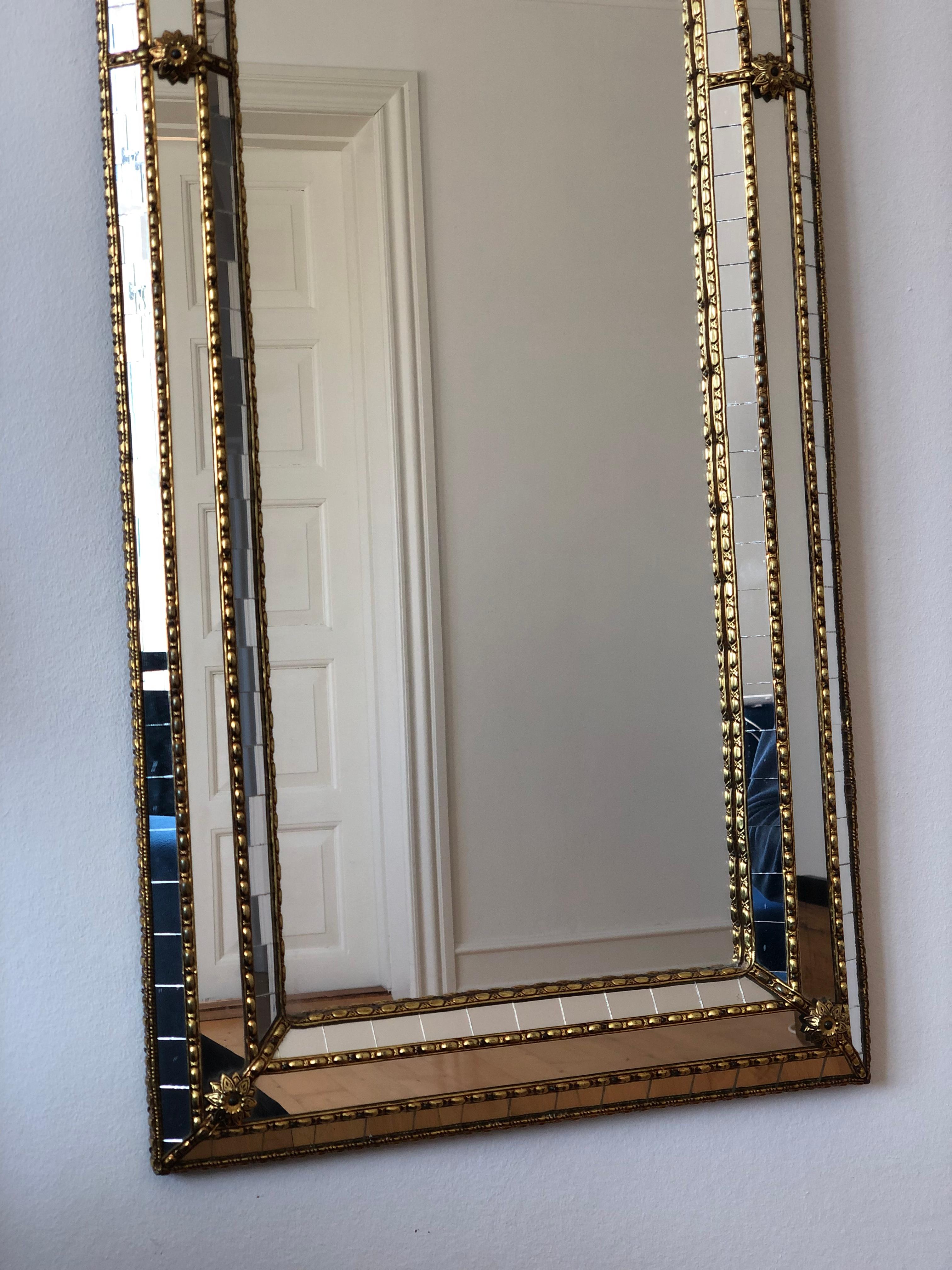 Large Vintage Venetian Full Length Mirror Hollywood Regency in Gold Spain 1980s (Ende des 20. Jahrhunderts) im Angebot