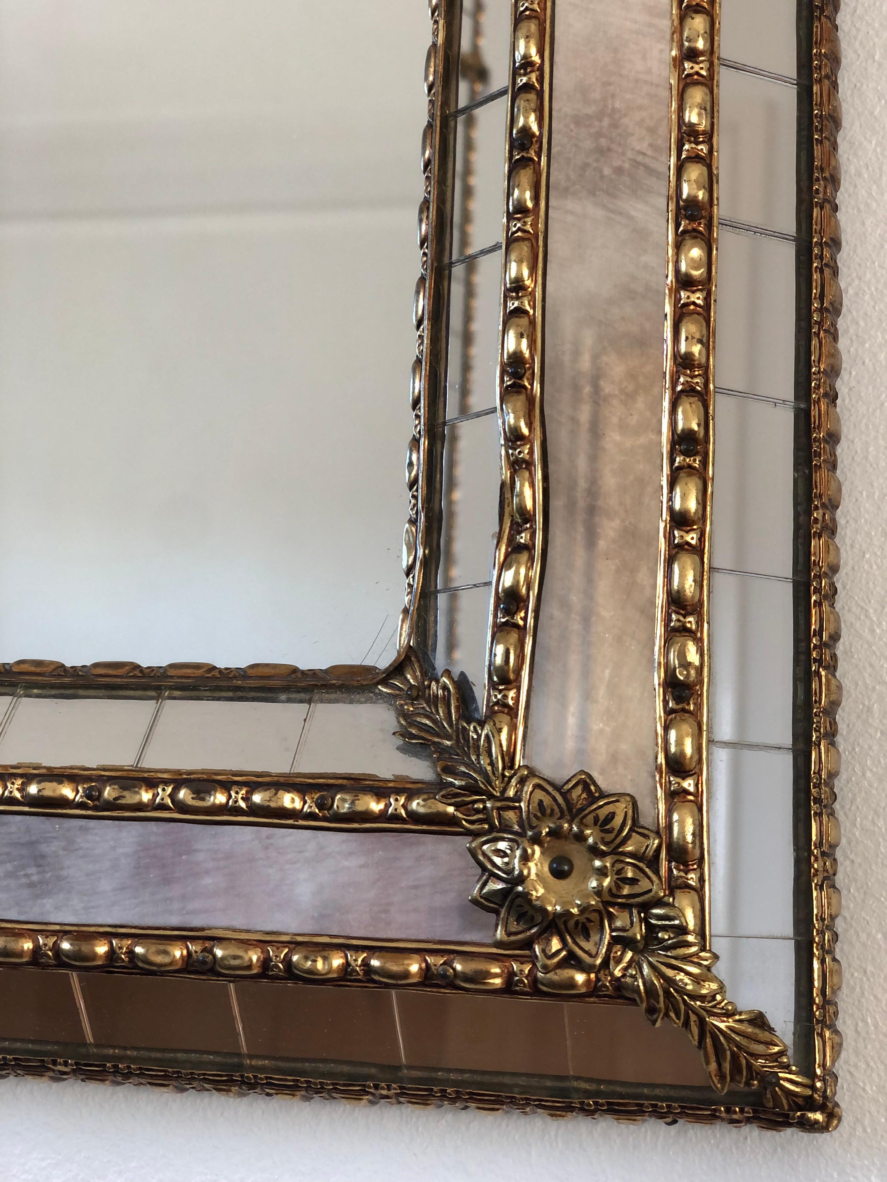 Fait main Grand miroir vénitien Hollywood Regency en or Espagne 1987 en vente