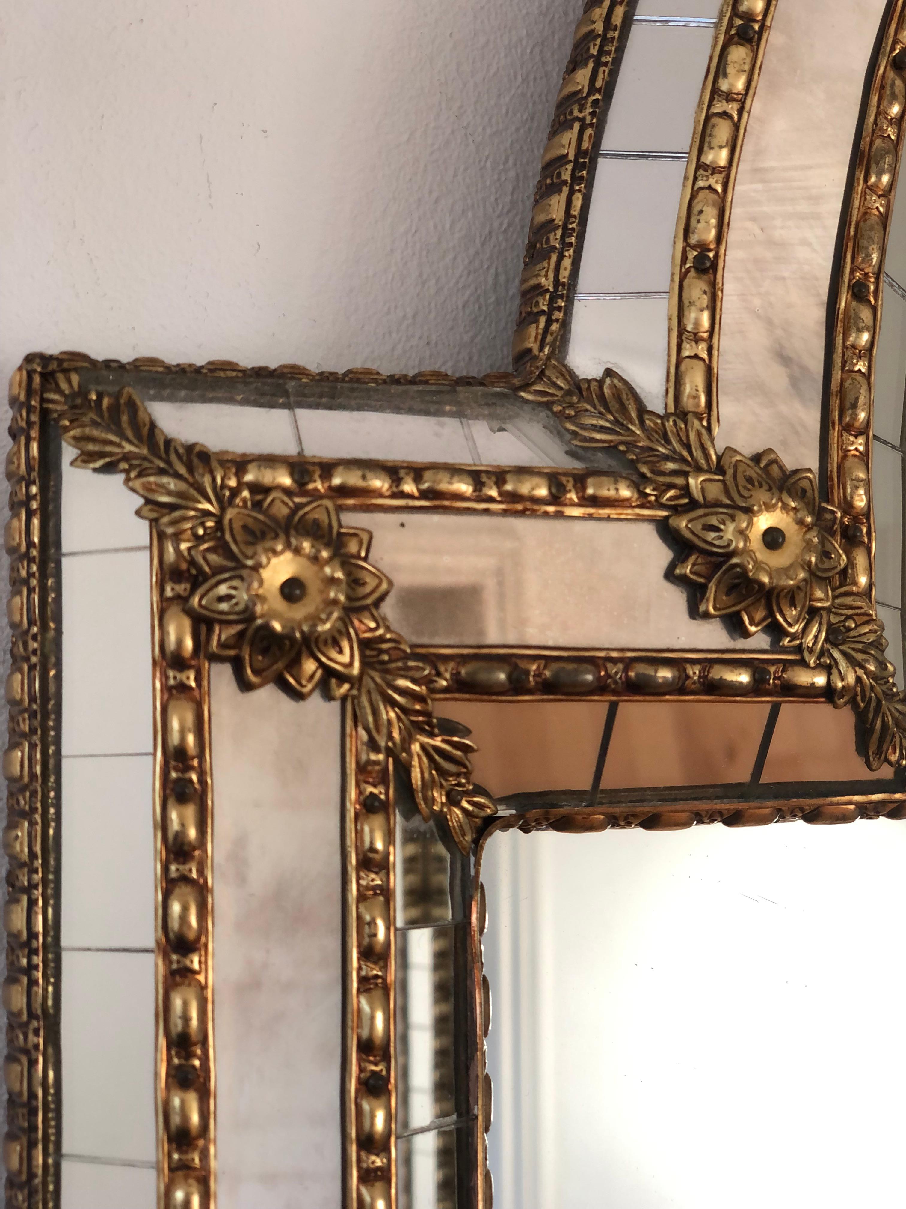 Miroir Grand miroir vénitien Hollywood Regency en or Espagne 1987 en vente