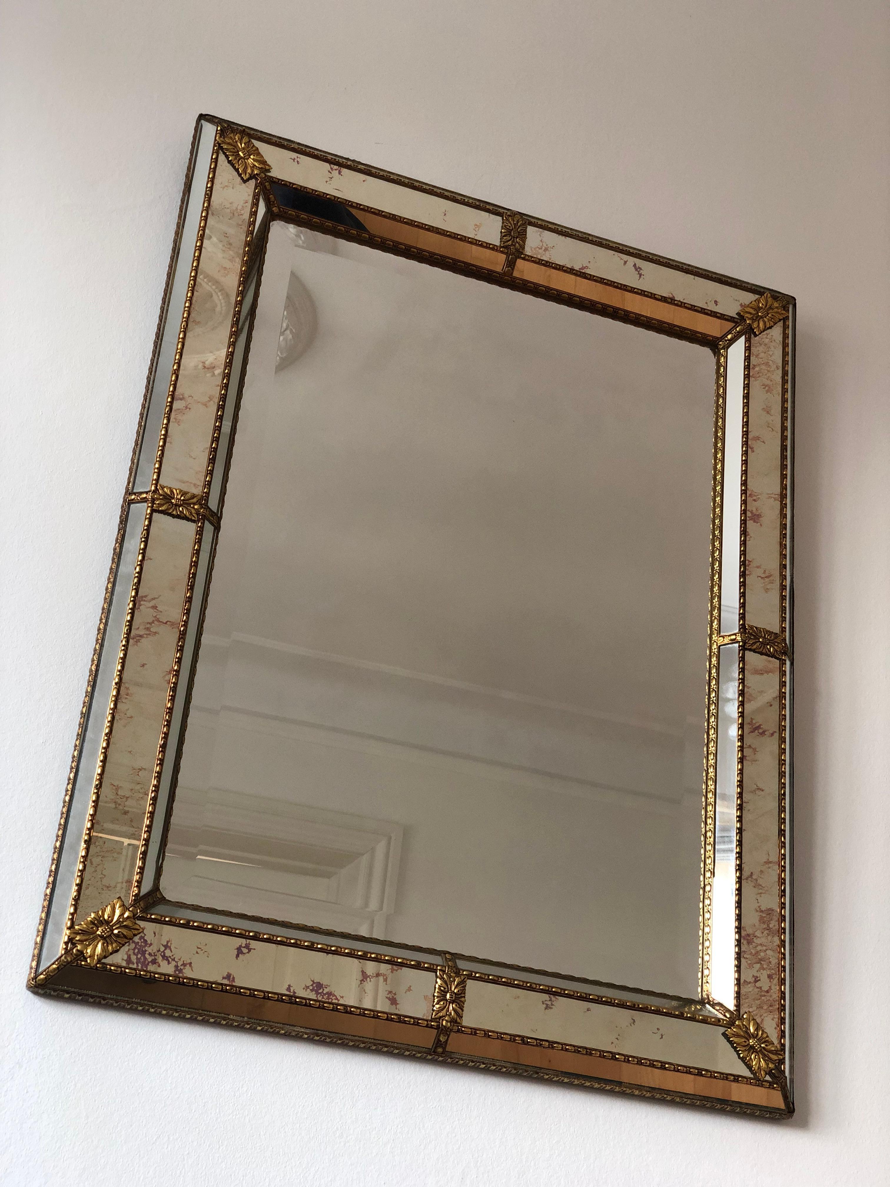 Large Vintage Venetian Mirror Hollywood Regency in Gold Spain 1990s im Zustand „Gut“ im Angebot in Sakskøbing, DK