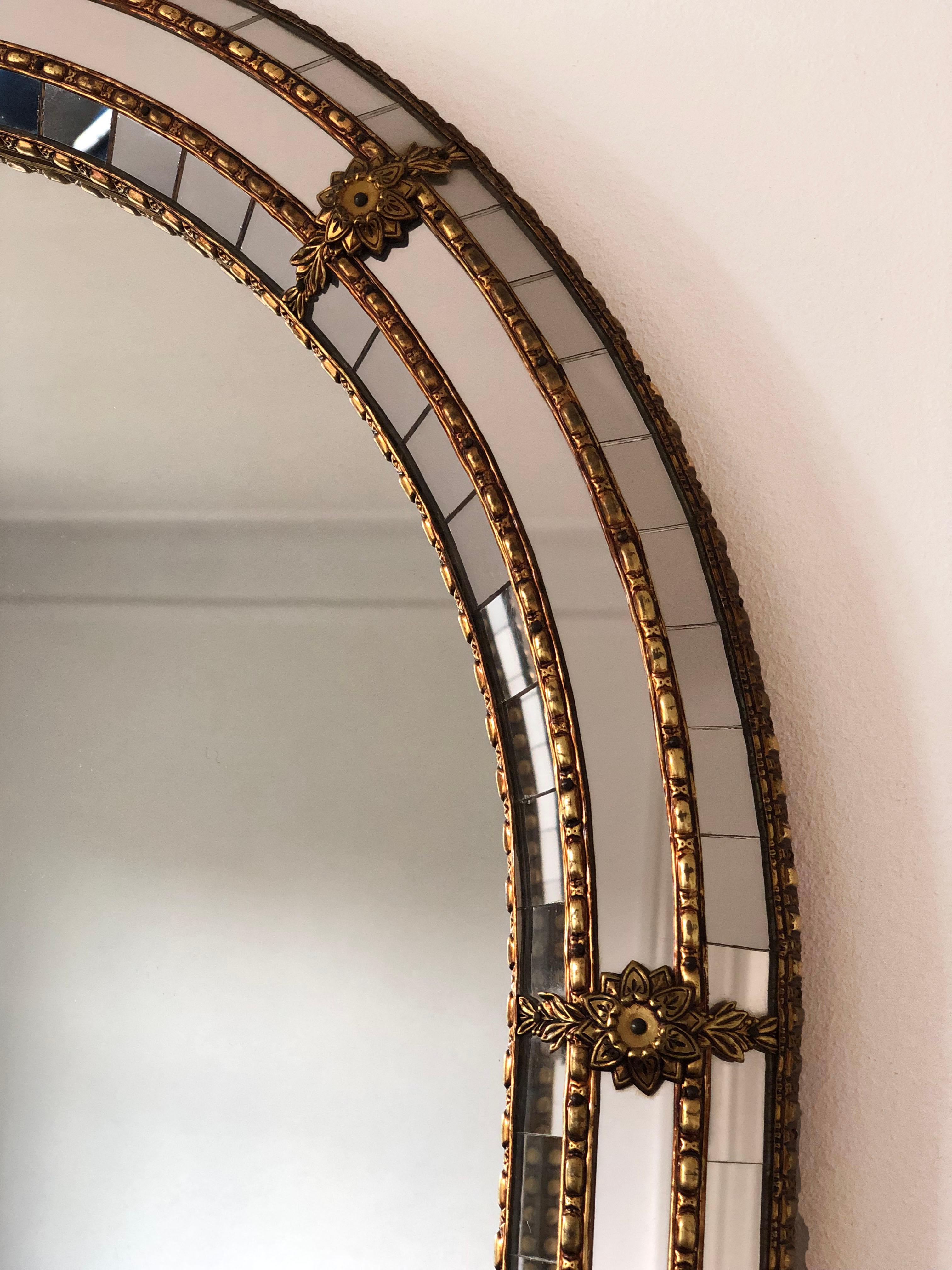 Large Vintage Venetian Mirror Hollywood Regency in Gold Spain 1990s im Zustand „Gut“ im Angebot in Sakskøbing, DK