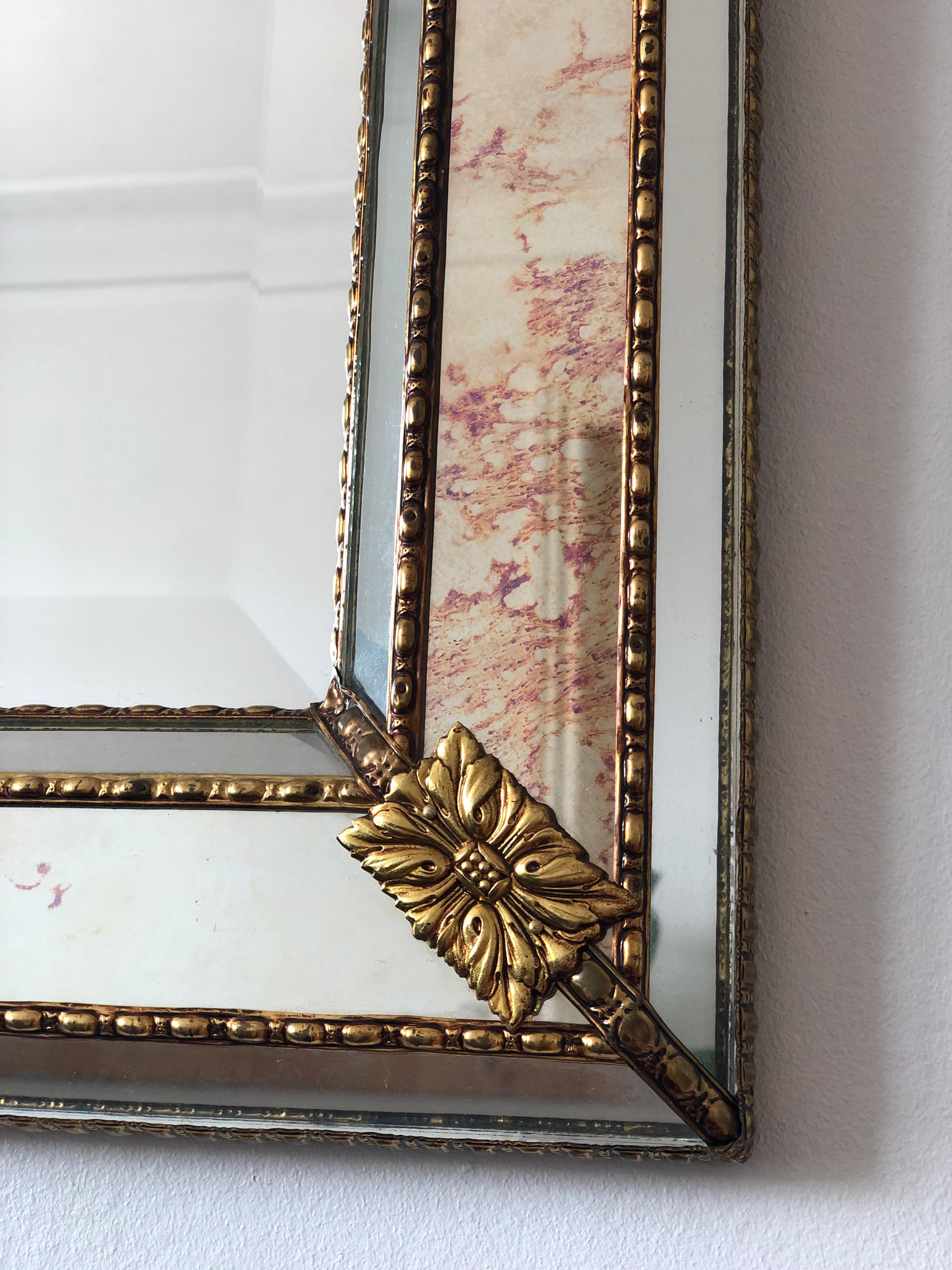 Large Vintage Venetian Mirror Hollywood Regency in Gold Spain 1990s (Ende des 20. Jahrhunderts) im Angebot