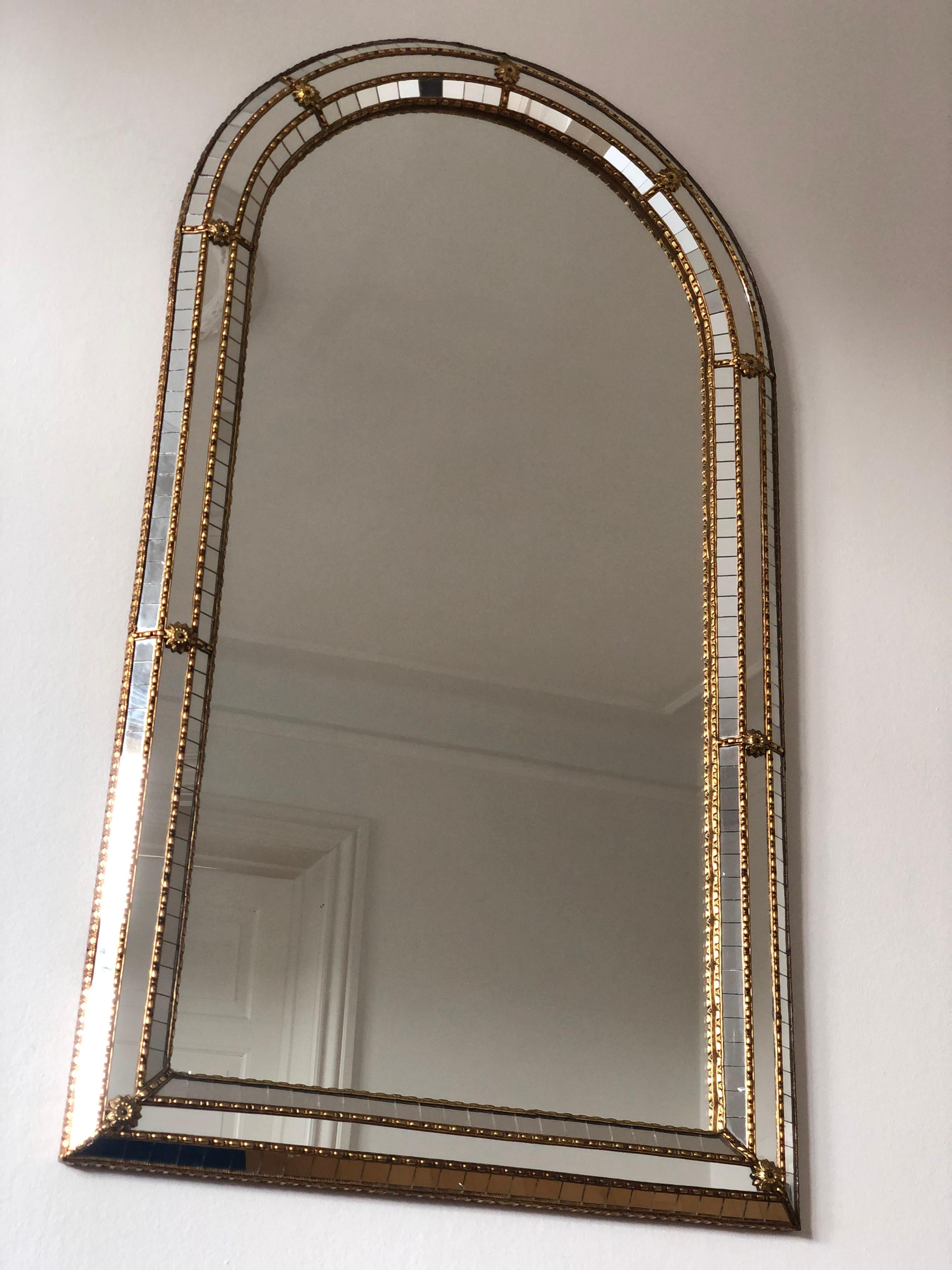 Large Vintage Venetian Mirror Hollywood Regency in Gold Spain 1990s (Ende des 20. Jahrhunderts) im Angebot