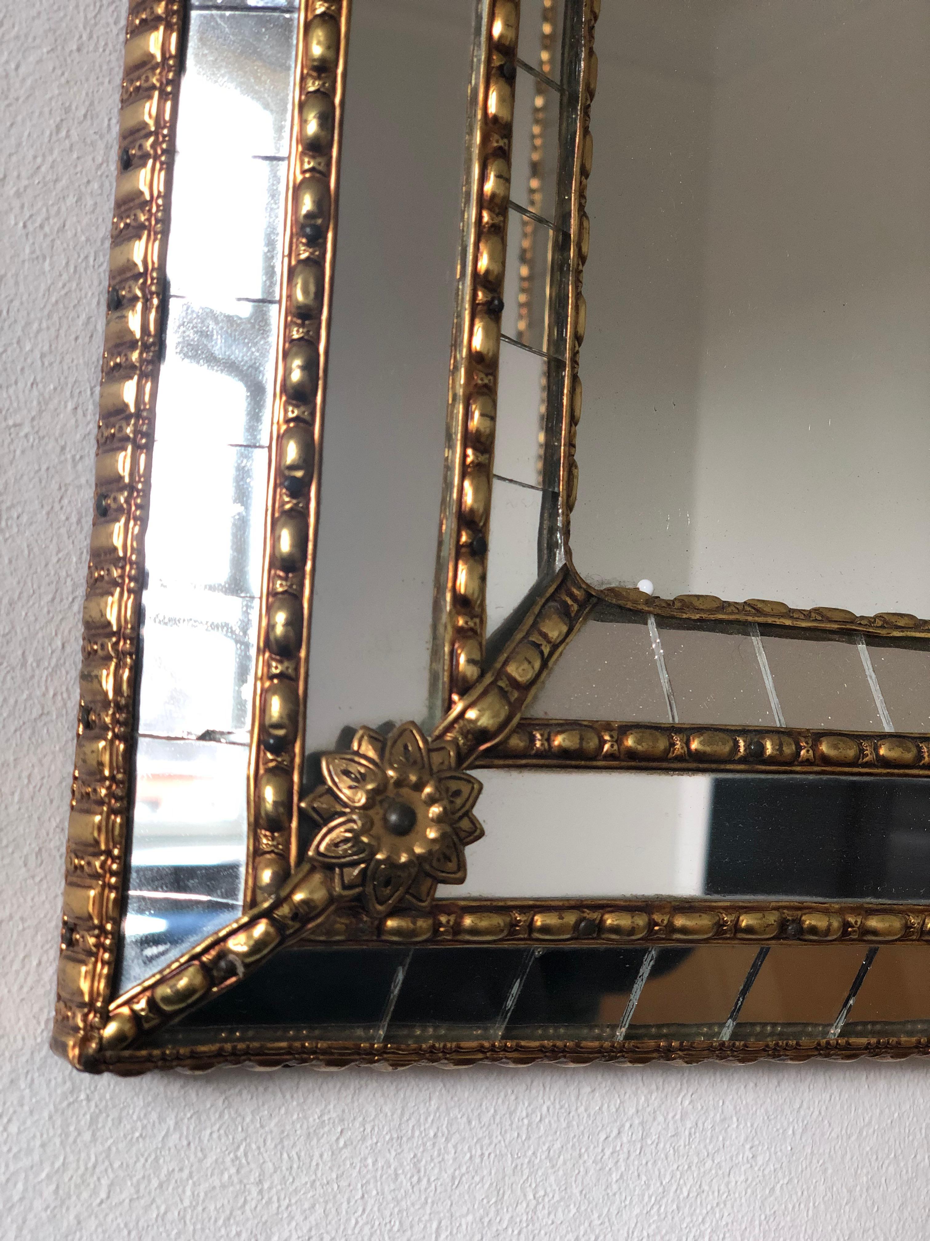 Large Vintage Venetian Mirror Hollywood Regency in Gold Spain 1990s (Messing) im Angebot