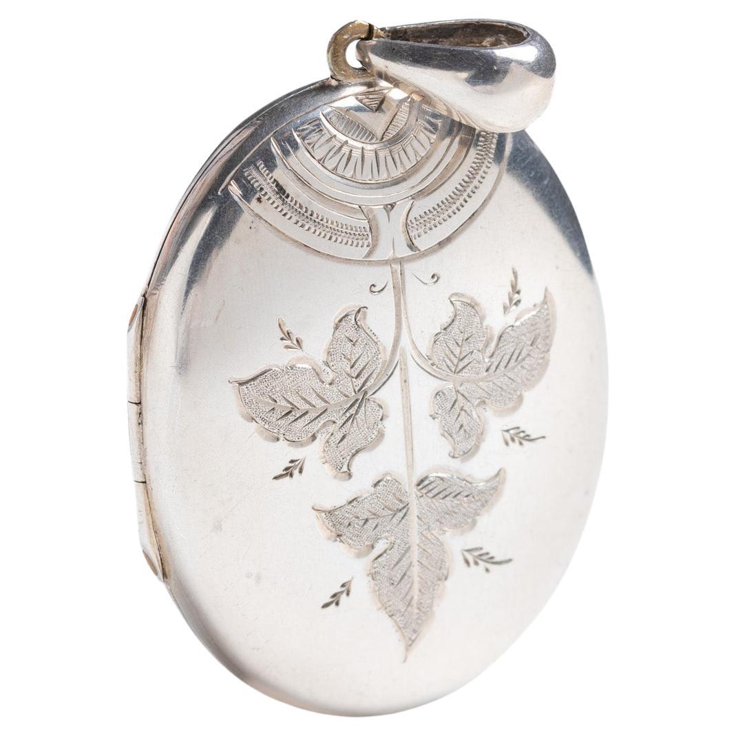 Large Vintage Victorian Style Silver Ivy Locket