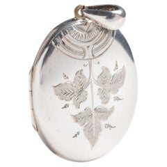 Large Vintage Victorian Style Silver Ivy Locket