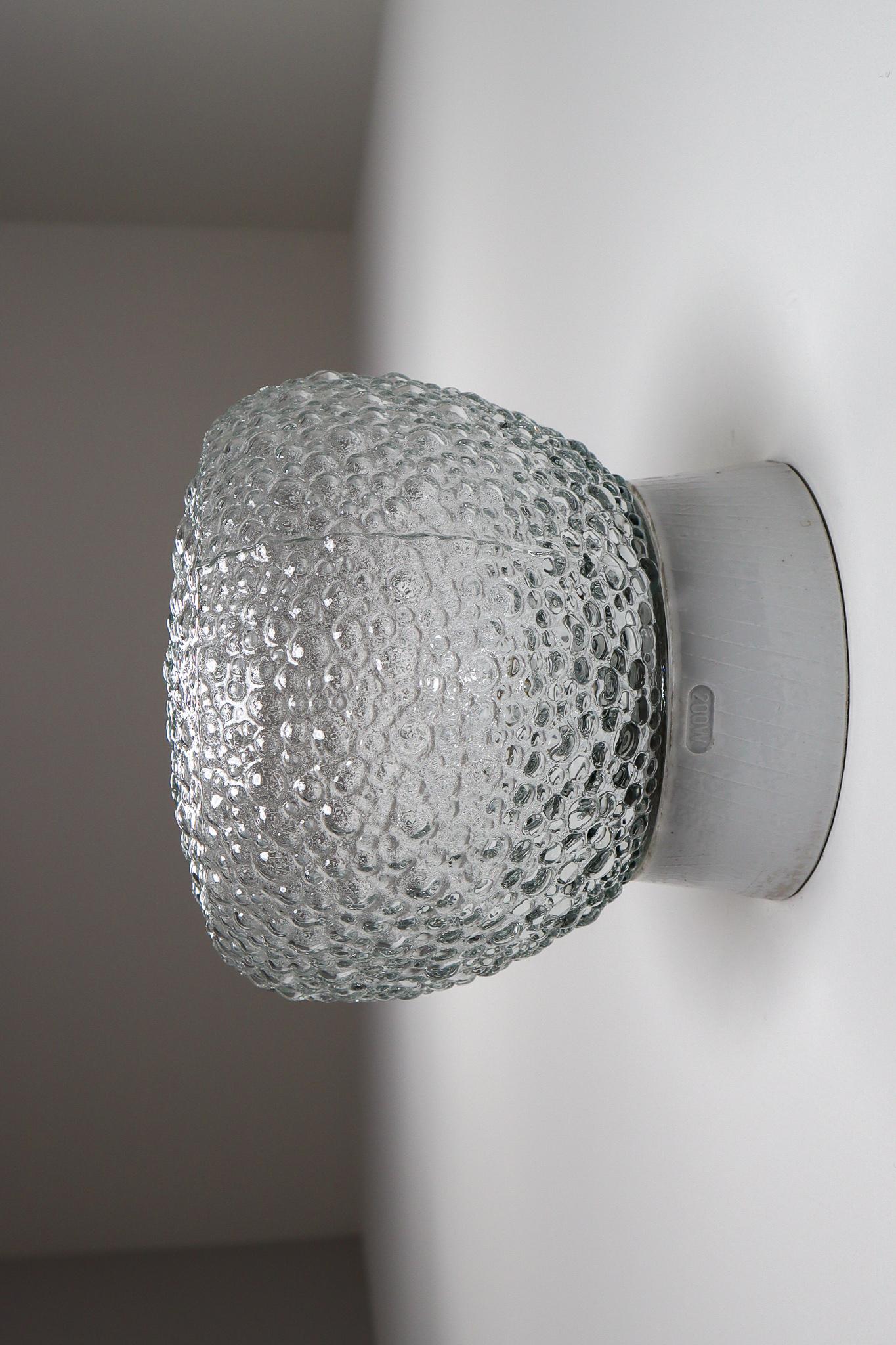 Porcellana Grandi luci da parete/soffitto vintage con vetro a bolle trasparente e base in porcellana in vendita