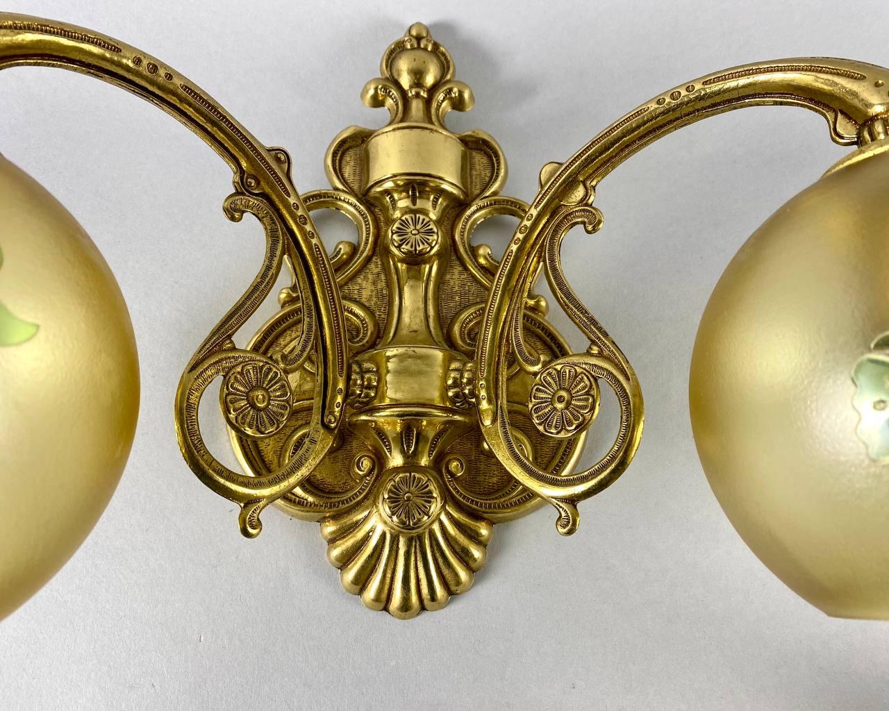 Große Vintage-Wandleuchter  Art Nouveau Paar Doppelarm-Wandlampen im Zustand „Hervorragend“ im Angebot in Bastogne, BE