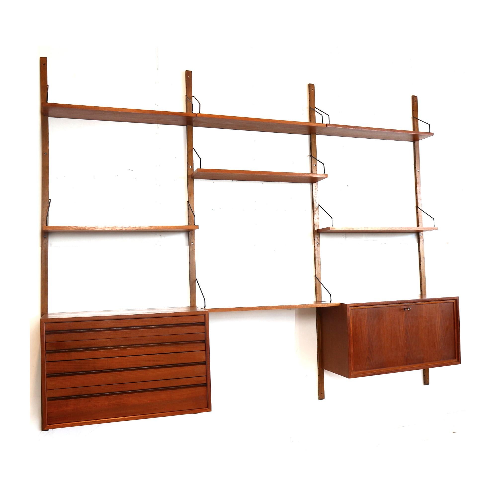 Large vintage wall system by Poul Cadovius made in the 1960s For Sale 6