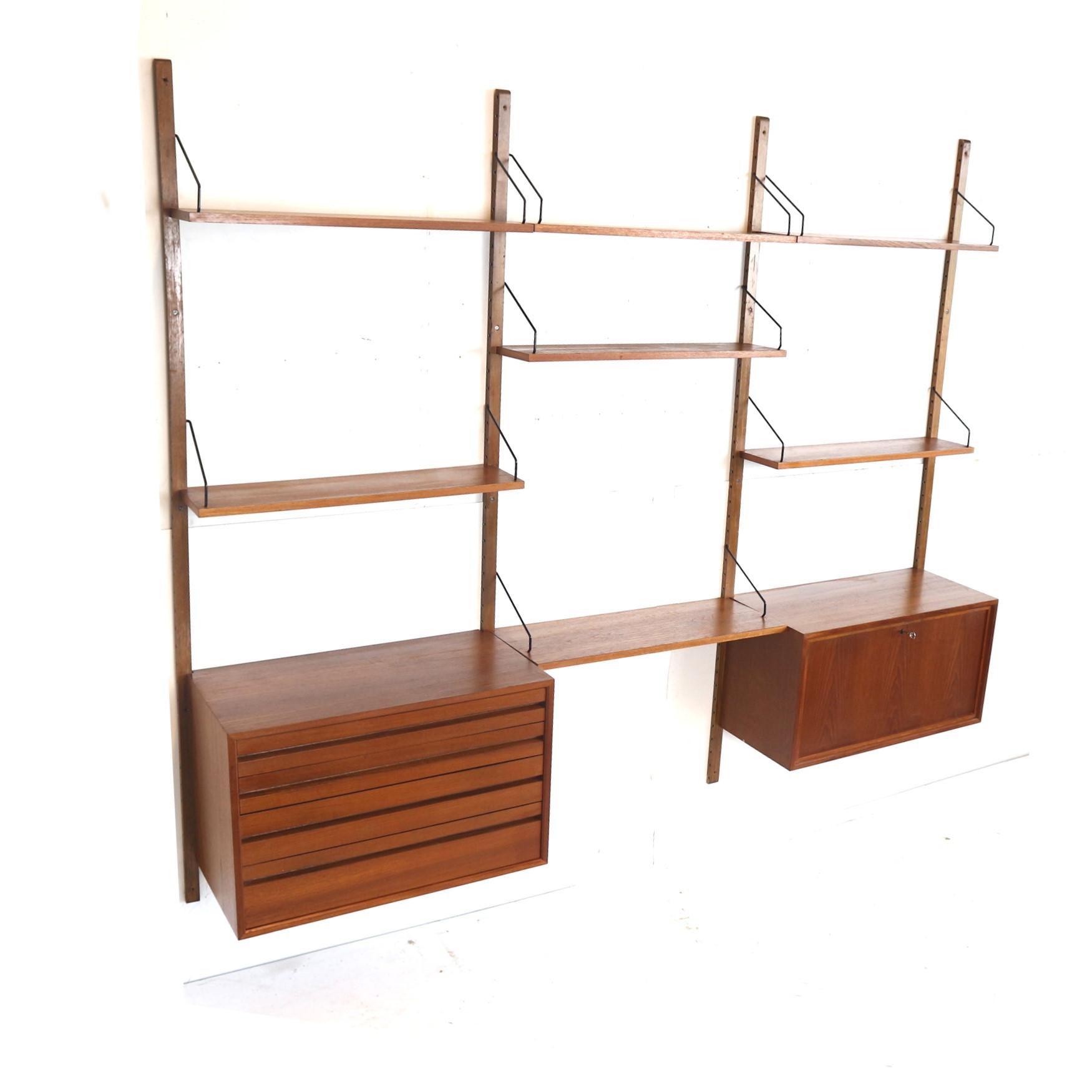 Large vintage wall system by Poul Cadovius made in the 1960s For Sale 7