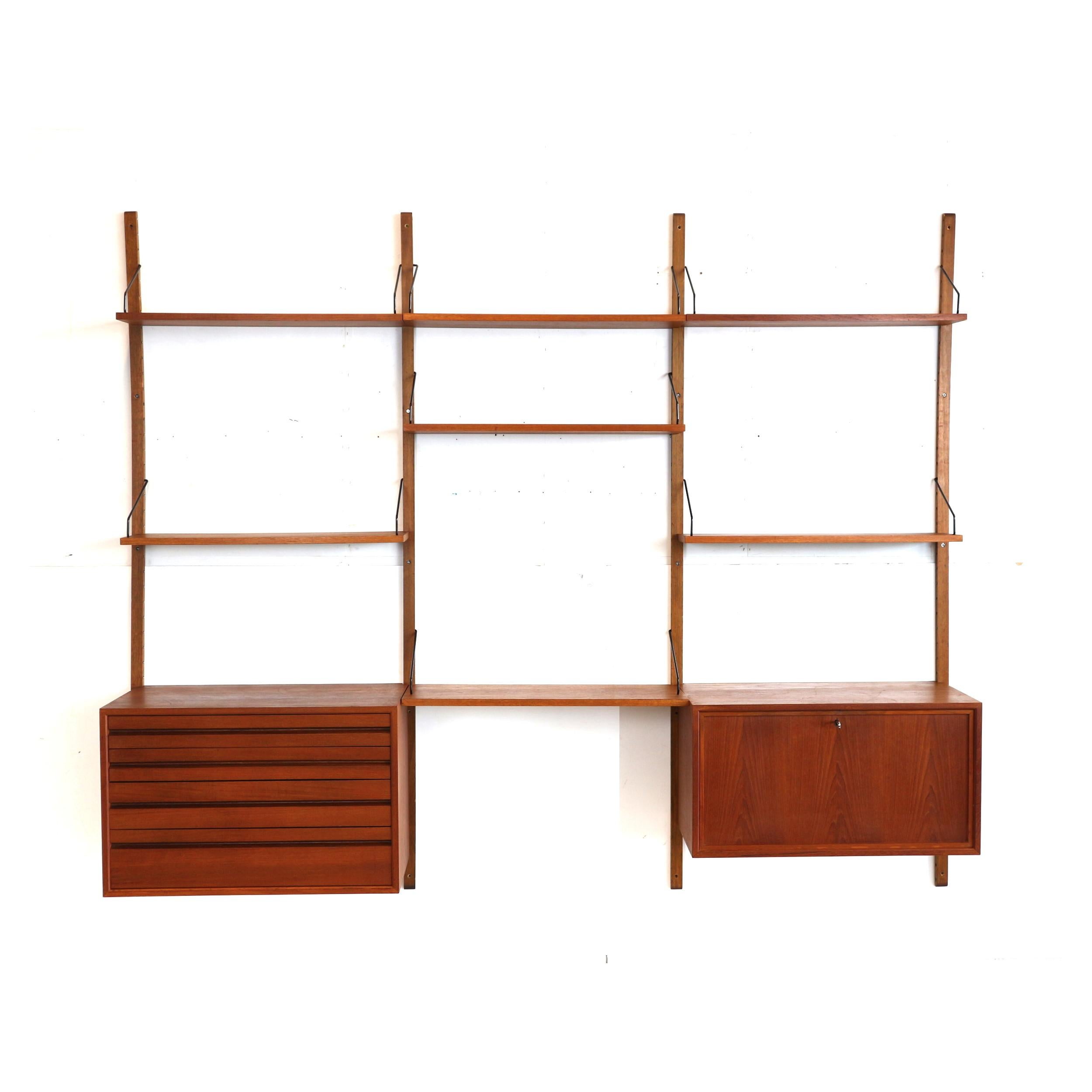 Large vintage wall system by Poul Cadovius made in the 1960s For Sale 8