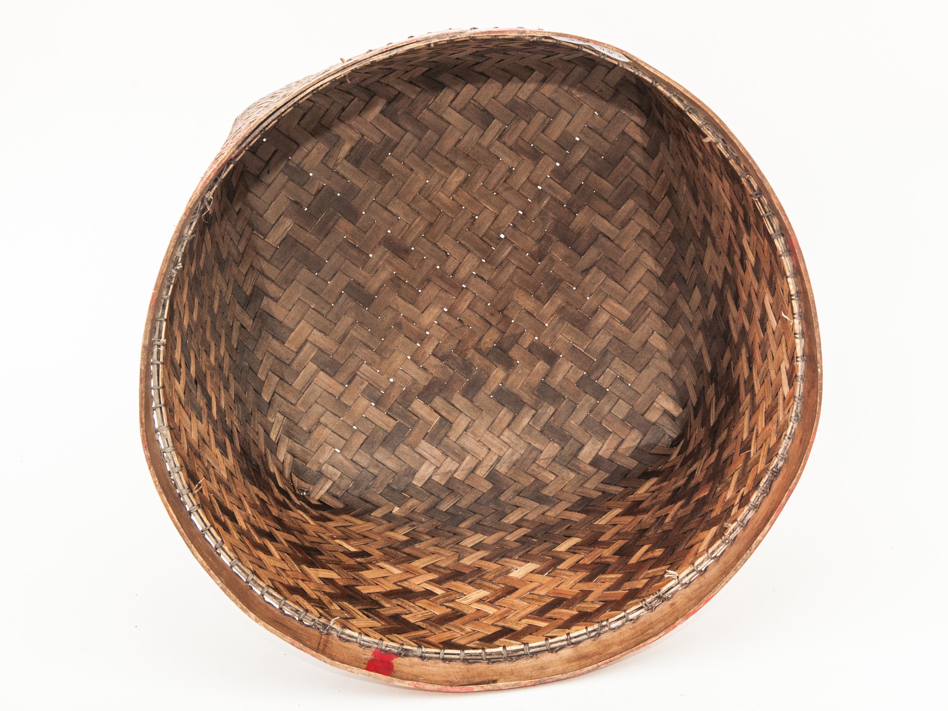 Large Vintage Wedding Basket. Woven Design, Iban of Borneo, Late 20th Century 5