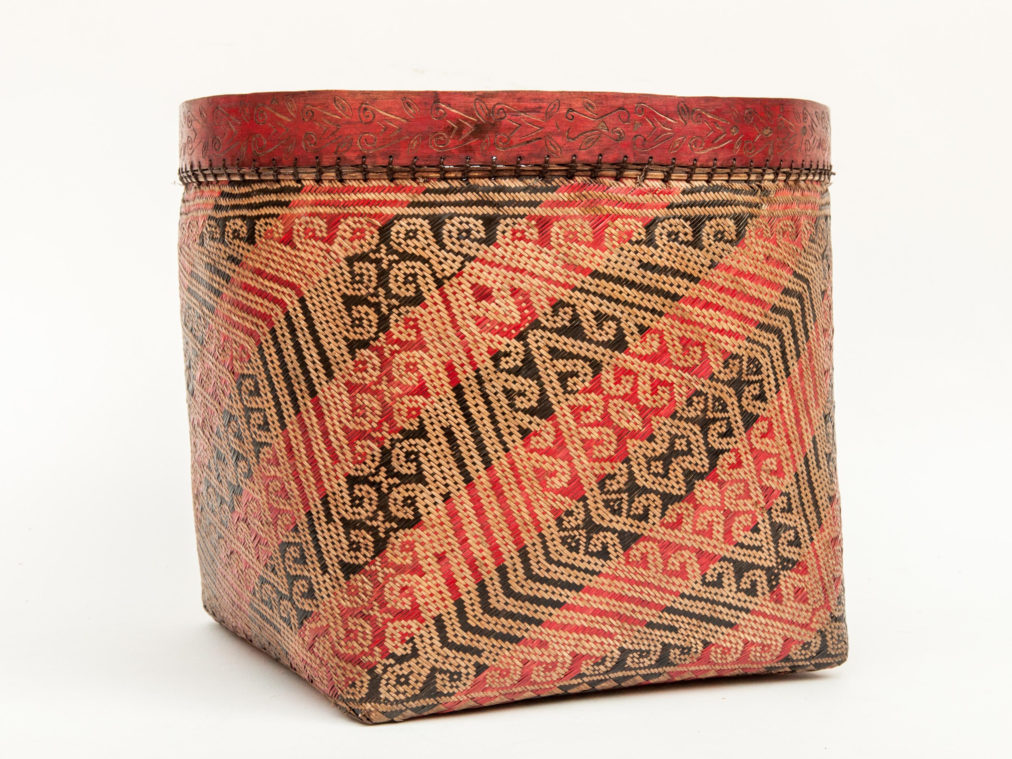 Large Vintage Wedding Basket. Woven Design, Iban of Borneo, Late 20th Century In Good Condition In Point Richmond, CA