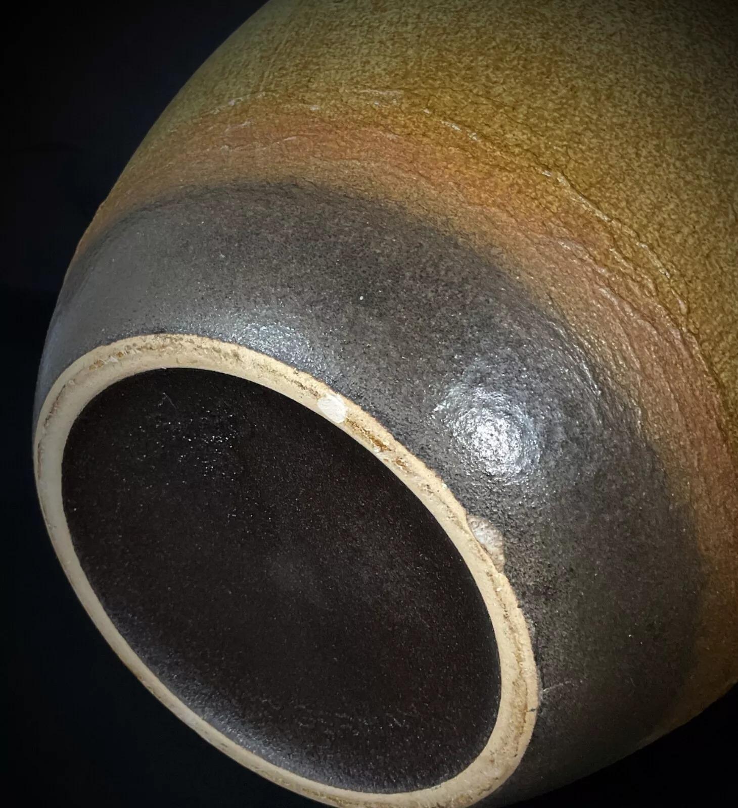 This large vintage ceramic vase, made in West Germany, is a striking decorative piece from the 20th century. With its classic shape and elegant craftsmanship, this vase is perfect for adding a vintage touch to any interior.

Key Features:
✔ Origin: